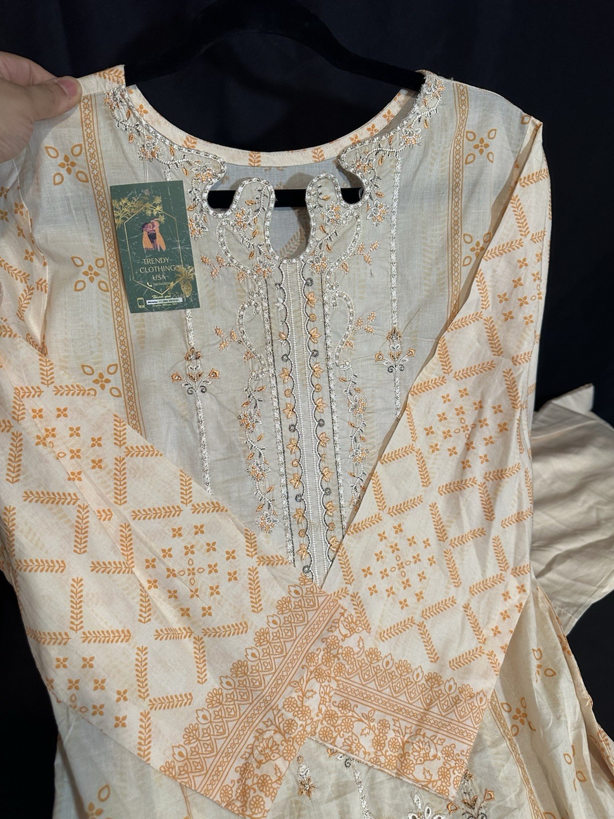 ‼️ CLEARANCE ‼️ Emb Lawn Suit 3 Pc. Emb Dupatta . Large Only – $26