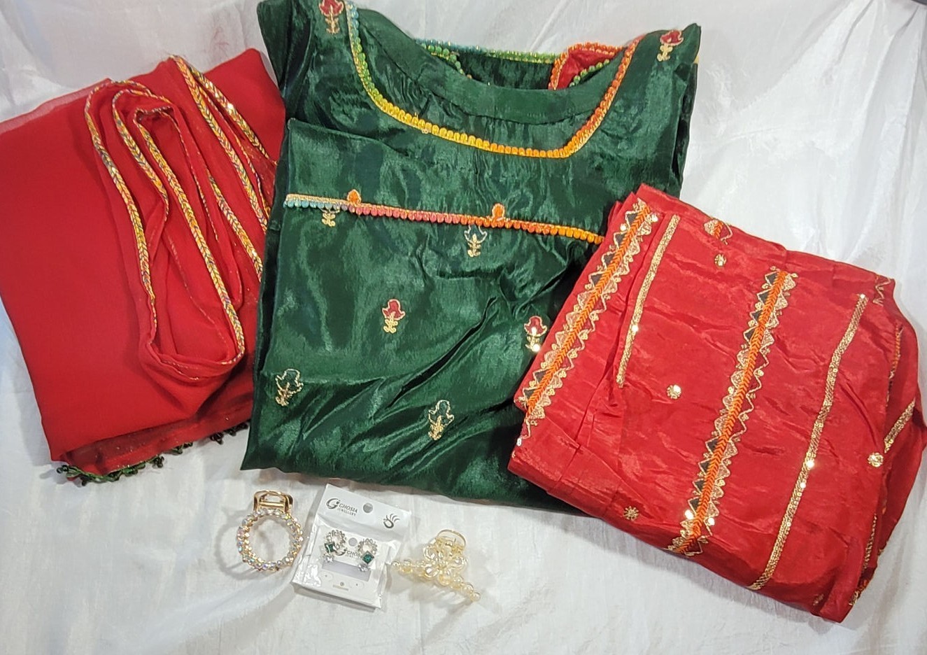 Women’s 3pc Seta Silk Dupatta Kurta Set Green & Red – 42″ Chest, 32″ Long