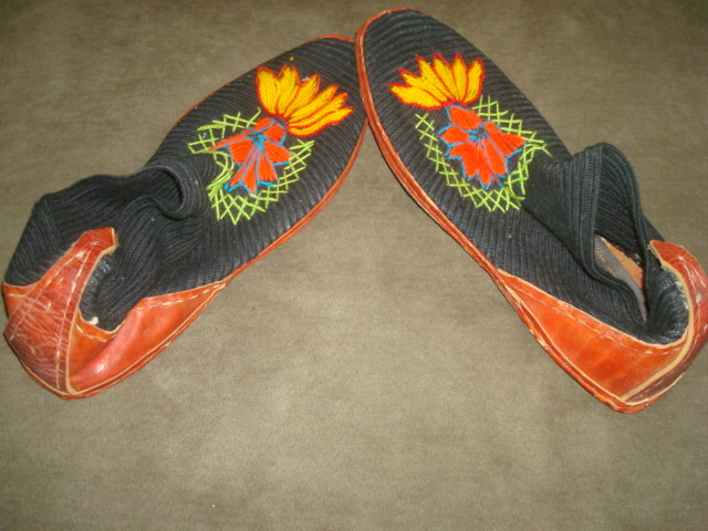 FASHIONABLE HANDMADE TRADITIONAL MIDDLE EASTERN SHOES
