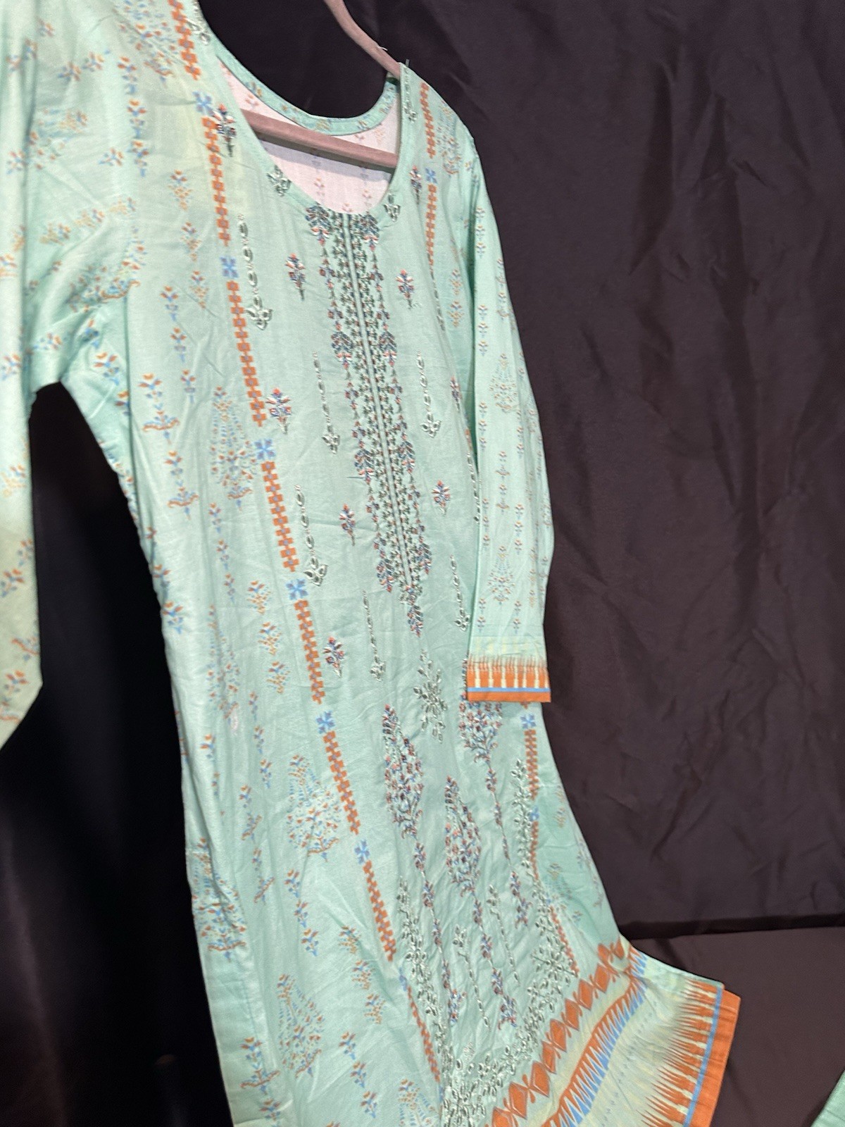 ⭐️Tailor Stitched Emb Lawn Suit On Sale- 4 PC – Inner Included -Medium Size- $35