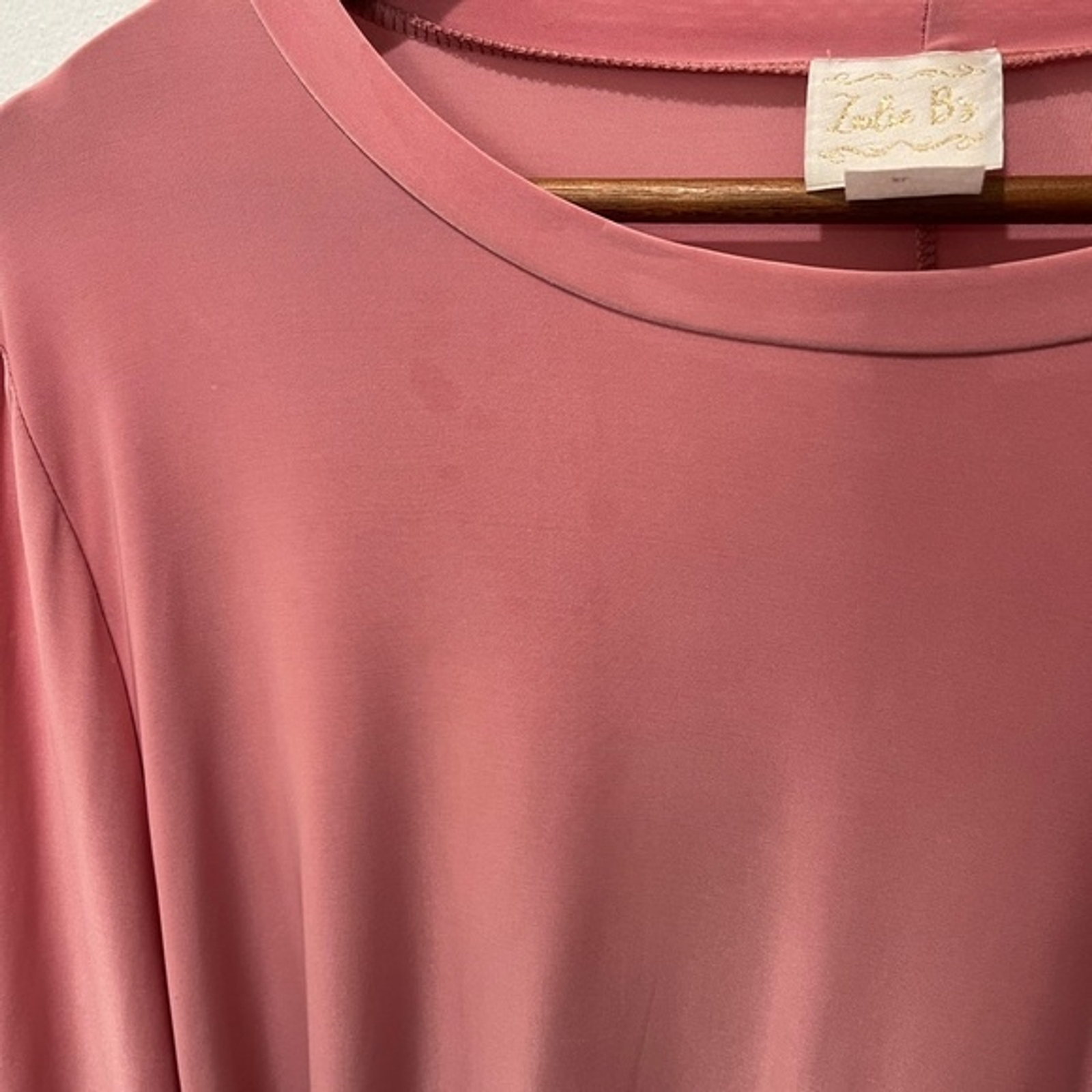 LADIE B’Z BLUSH PINK HI LOW WIDE BELL SLEEVE BLOUSE WITH RUFFLE DETAILS SIZE XL