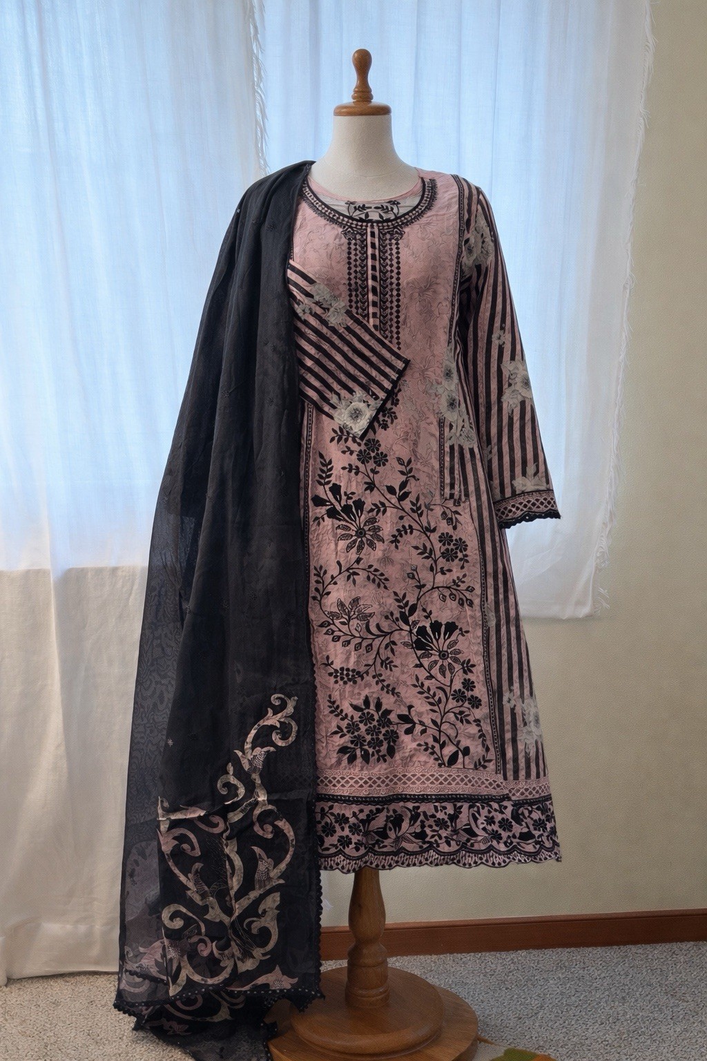 pakistani lawn salwar kameez