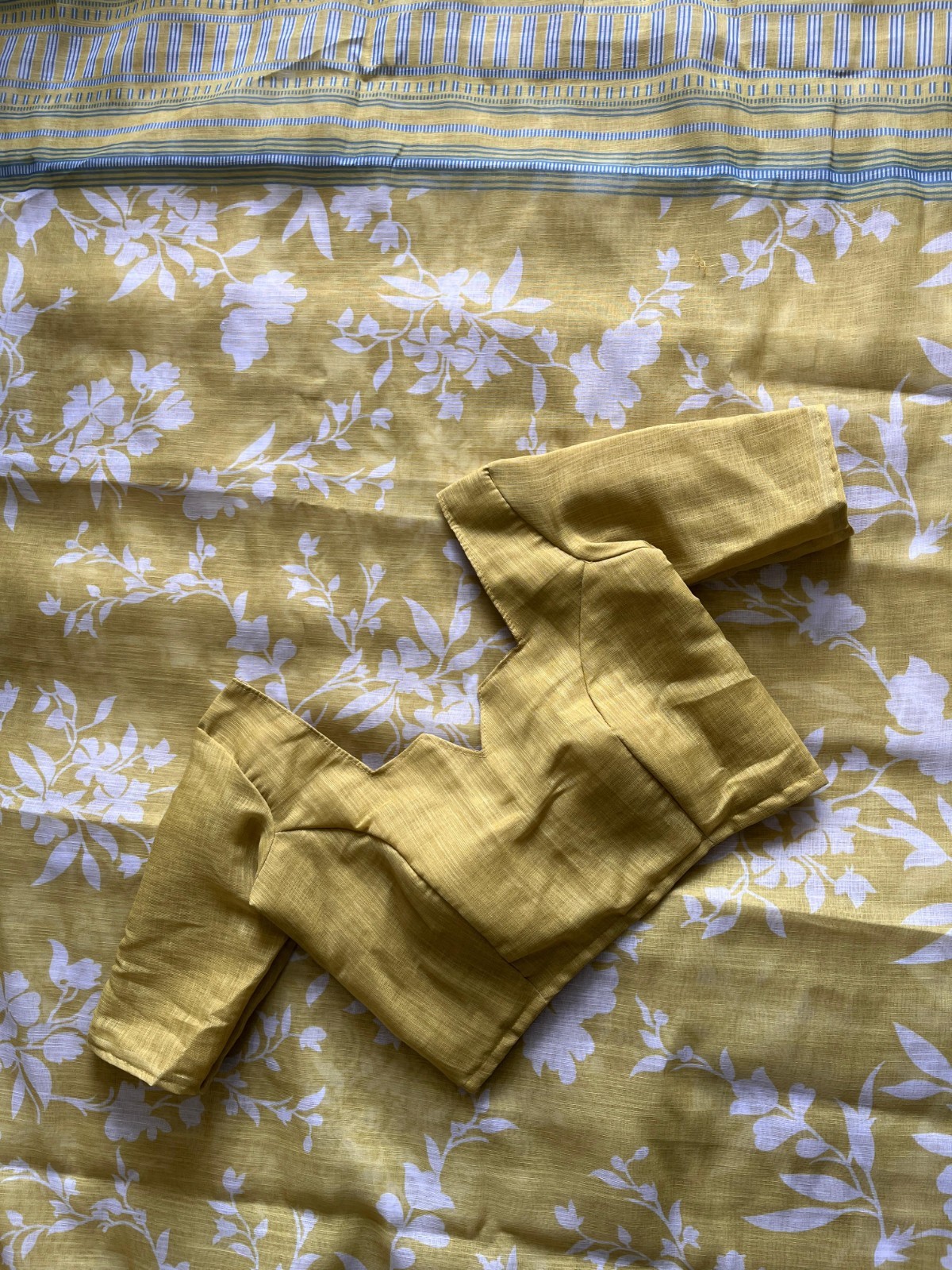 Premium linen saree with elegant print on all over the saree