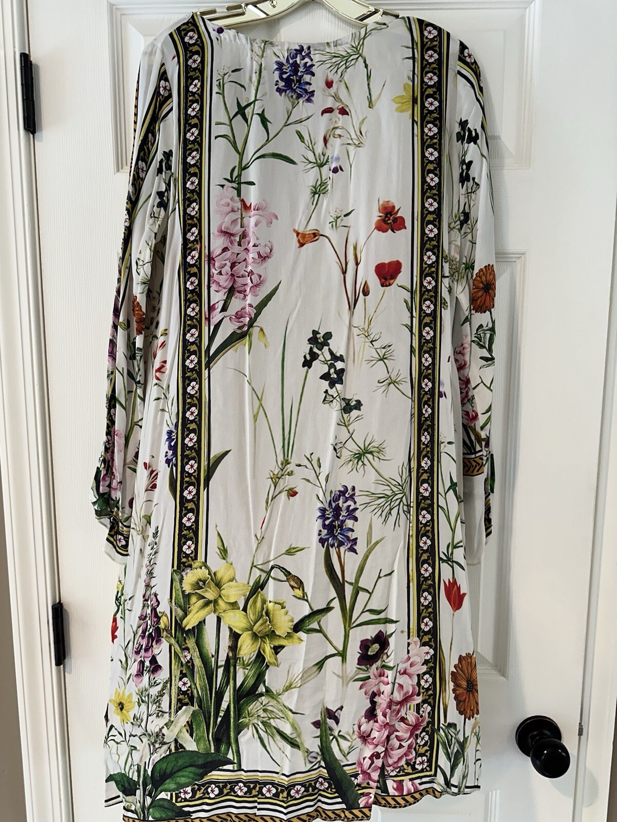 CROSS STITCH Long Loose Fit Digital Print Silk Floral Kurta Kameez (Large)