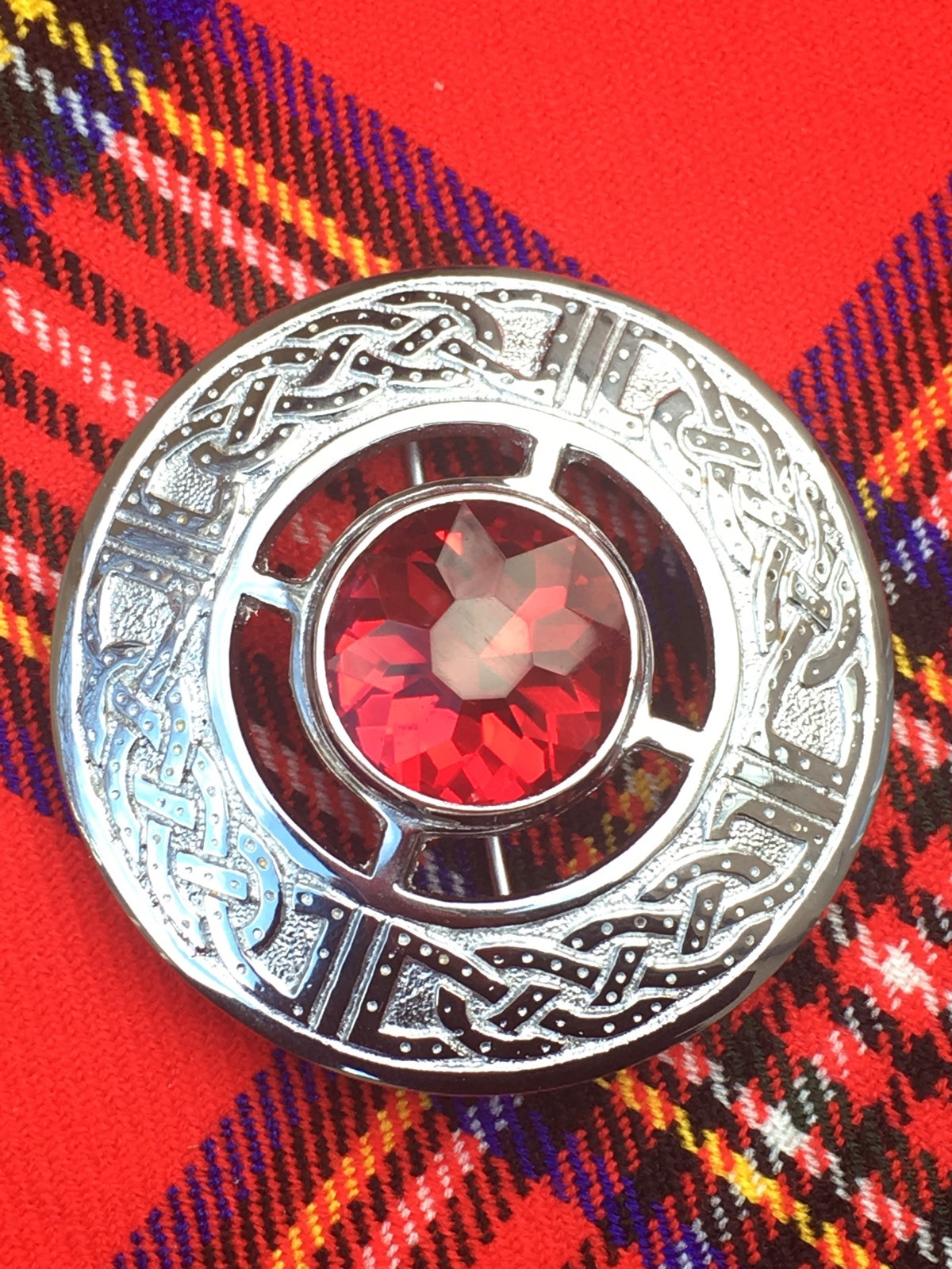 CC Men’s Kilt Fly Plaid Brooch Celtic Design Red Stone/Ladies Shawl Plaid Brooch