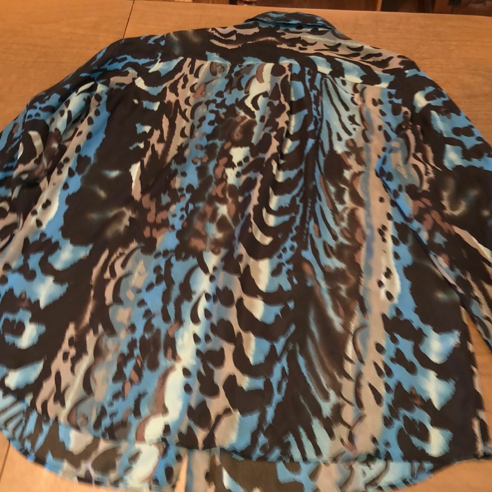 Signature by Larry Levine Lightweight Blue Tan Abstract Animal Print Top 1X