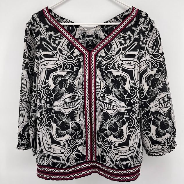 White House Black Market Floral Print Blouse with Red Trim Detail Size 6