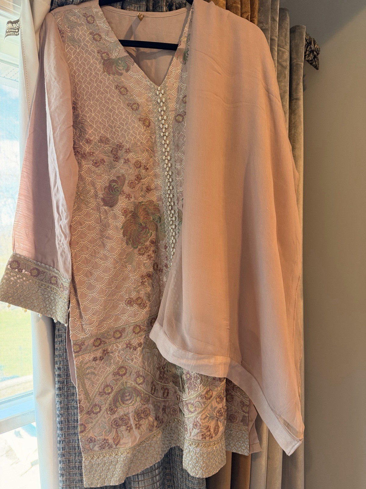Beechtree tea pink Embroidered Pakistani Salwar Kameez Size 8. 3 Piece Set