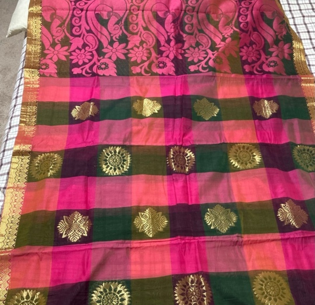 Checked Silk Cotton Saree Without Blouse