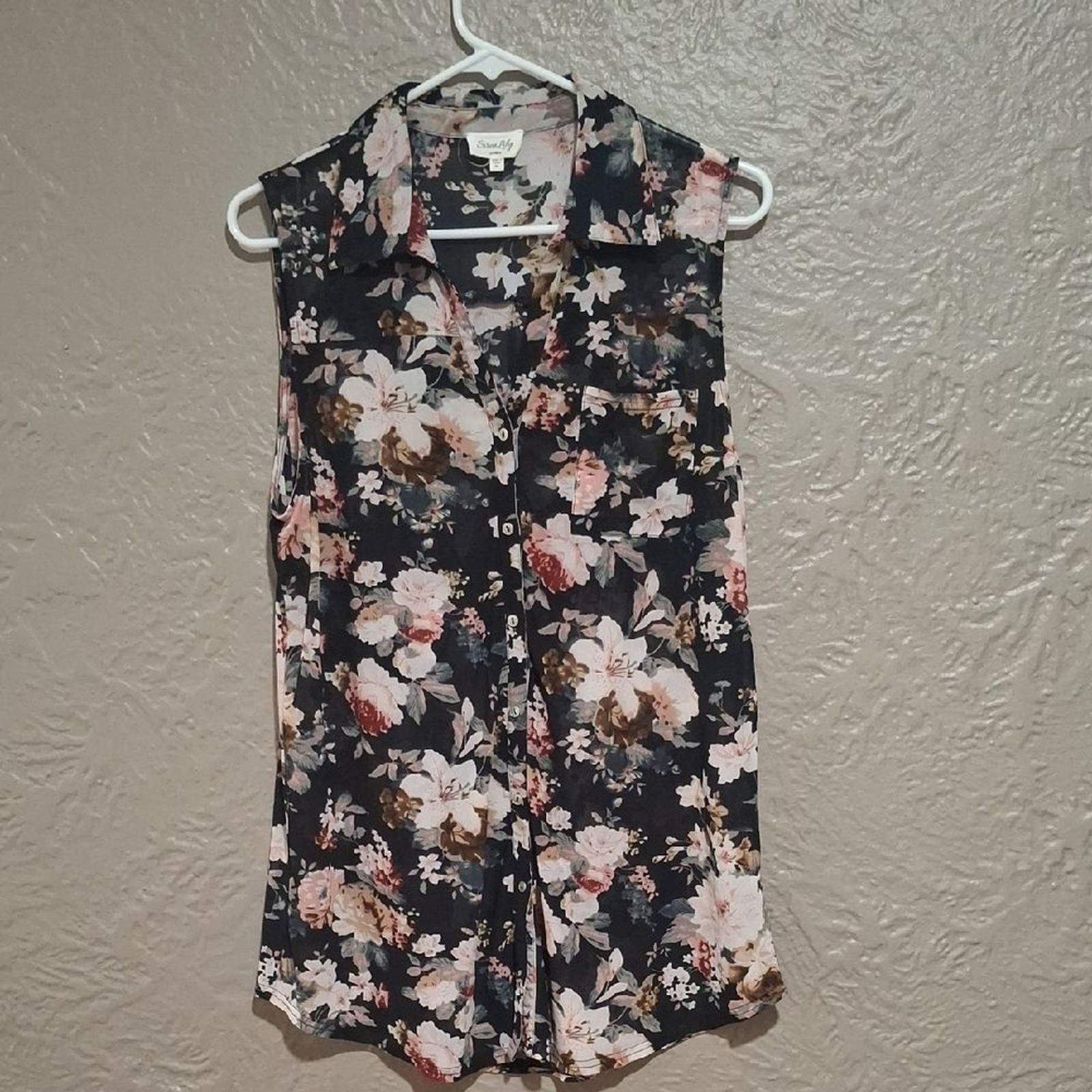 Siren Lily Wome’s Pink and Orange Sleeveless Blouse Notched Collar Size XL