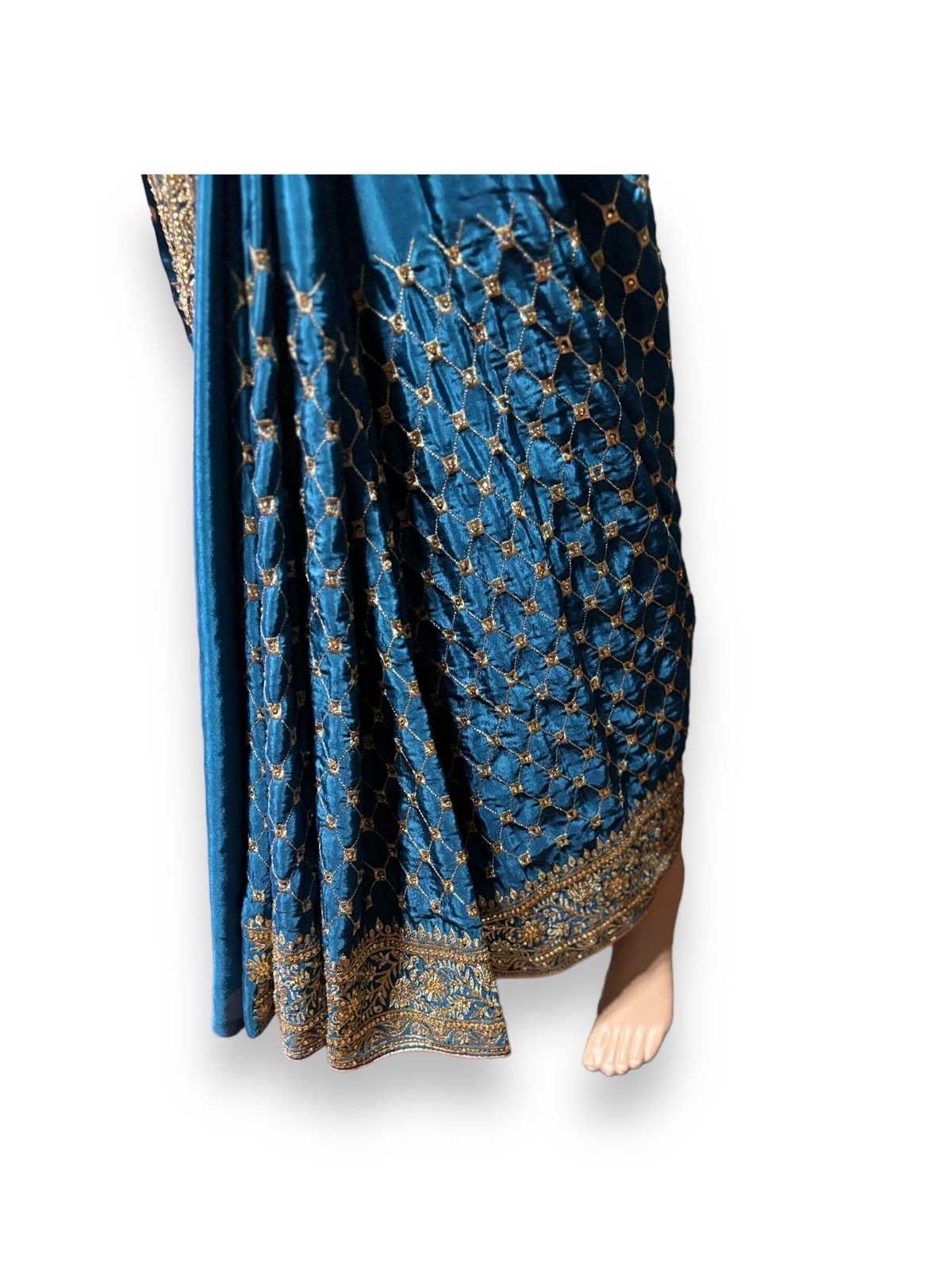 Sublime Simplicity: Traditional Designer Saree