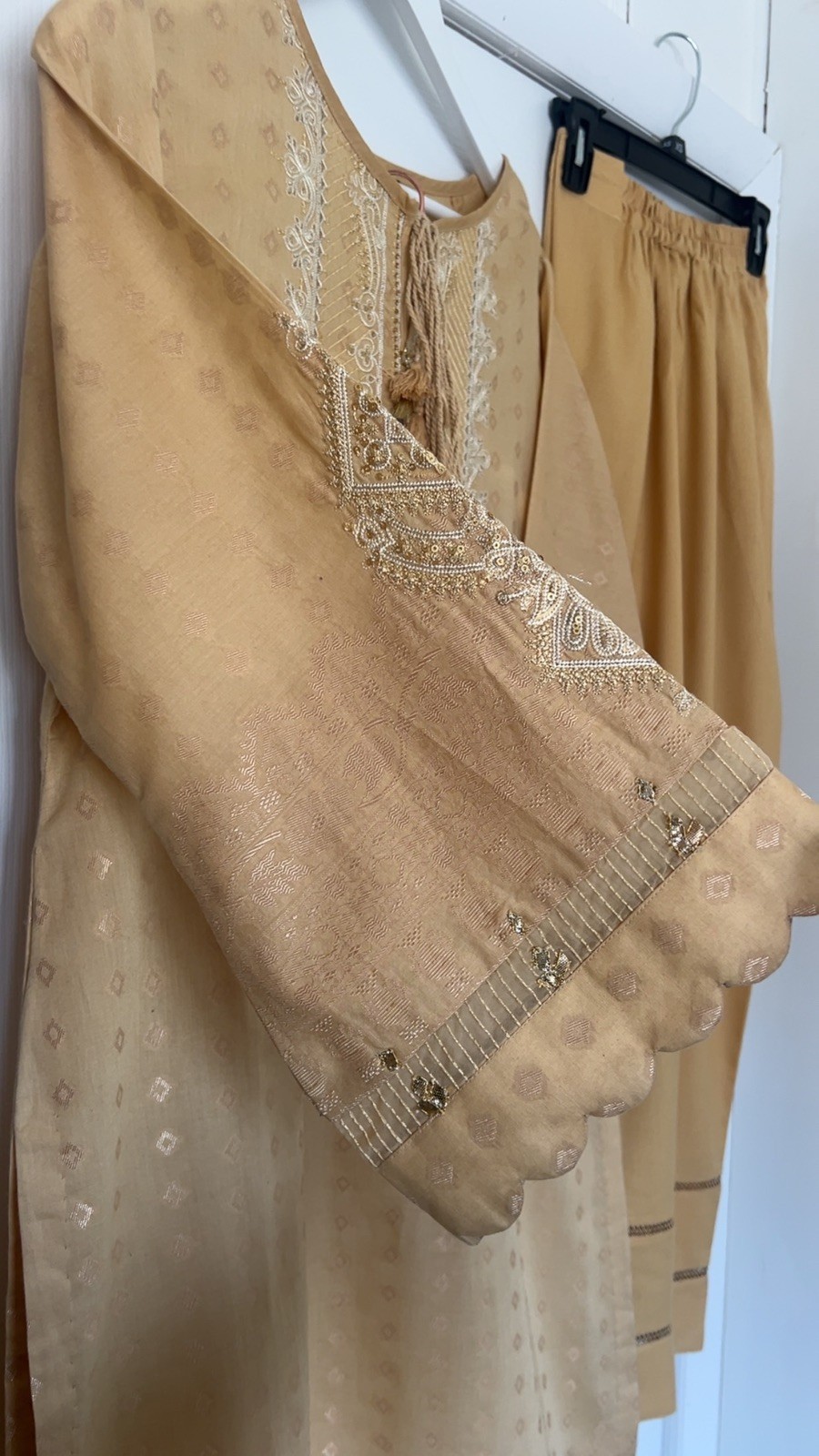 Sapphire casual 3 piece ready to wear shalwar kameez for sale!