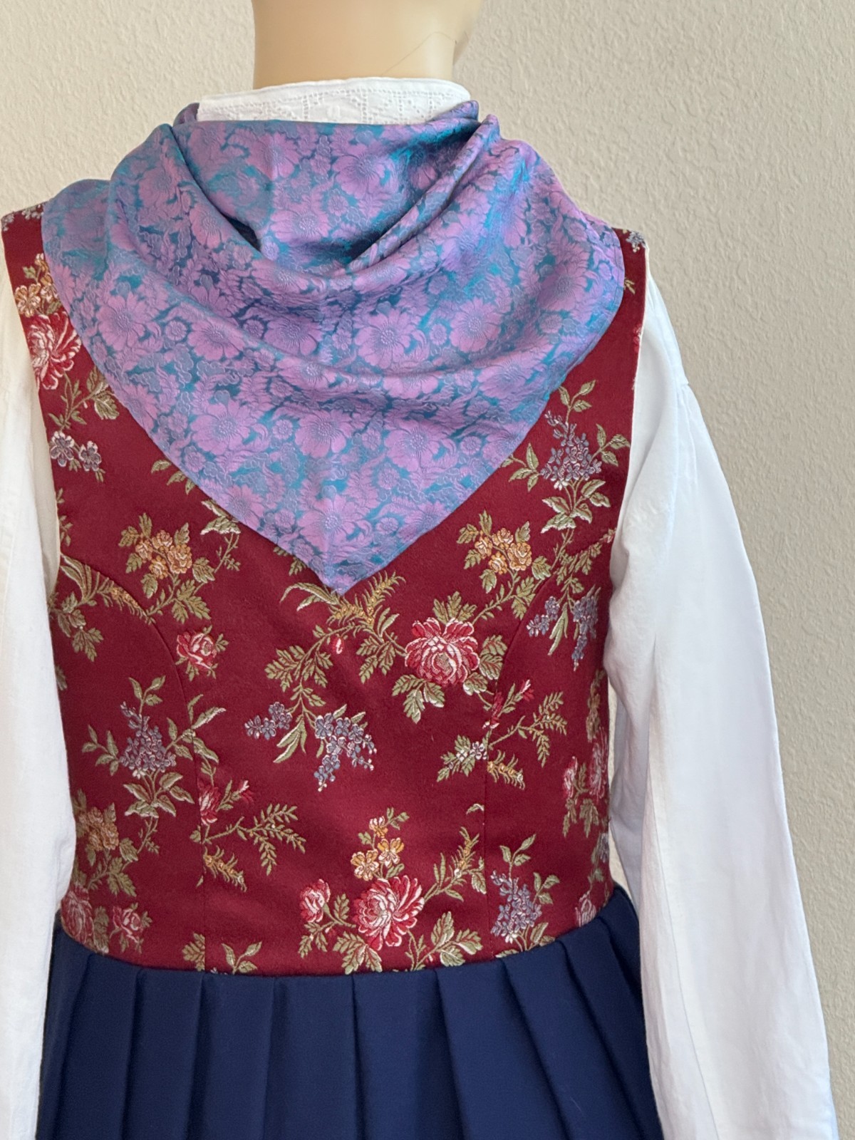 Rare AUTHENTIC NAVY NORWEGIAN BUNAD from FRØYA & ODIN in Norway size 16 Medium