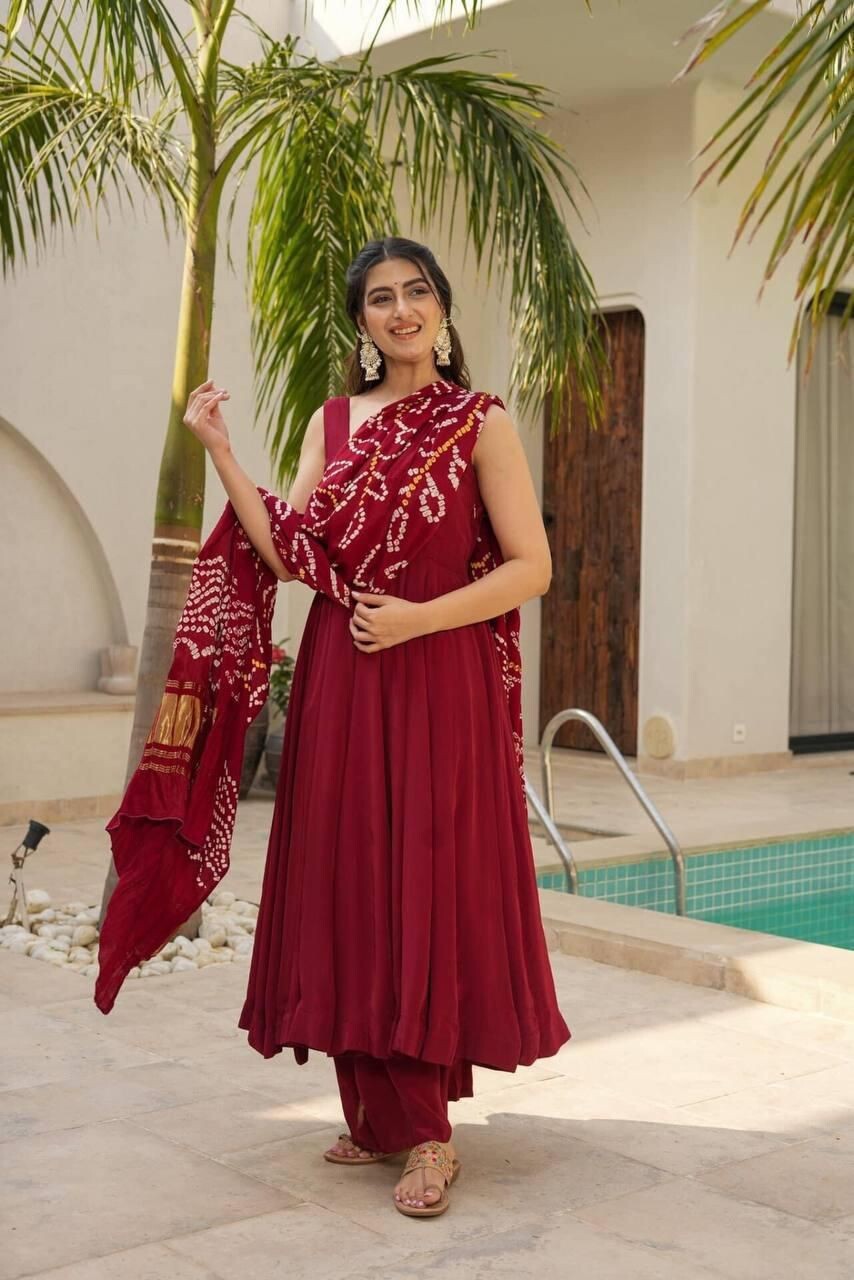 WOMEN BEAUTIFUL SACHI SILK SET WITH LIZA SIK BOTTOM AND CHINON SILK DUPATTA