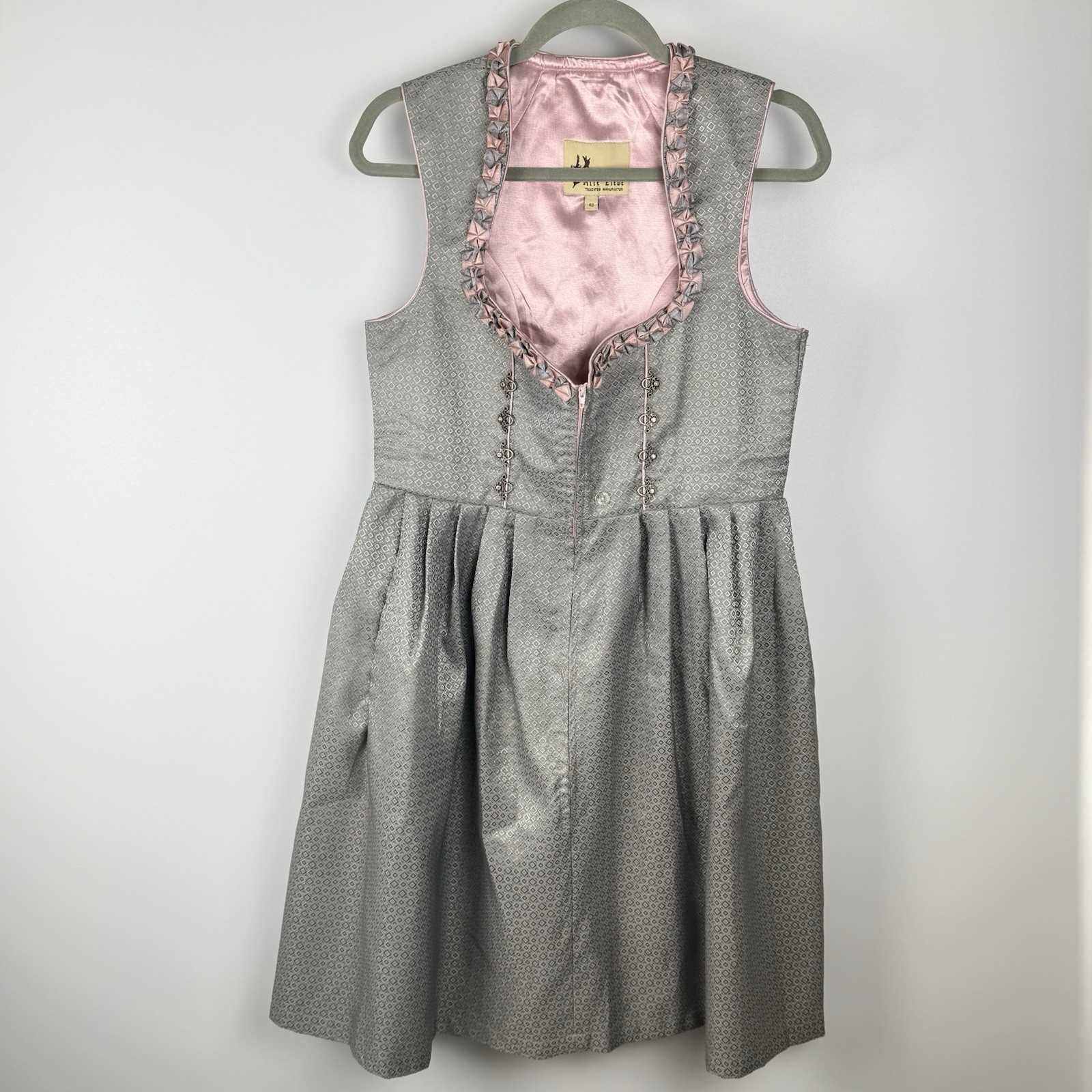 Alte Liebe German Dirndl Dress Bavarian Oktoberfest 40/US8 Silver Pink Ruffled