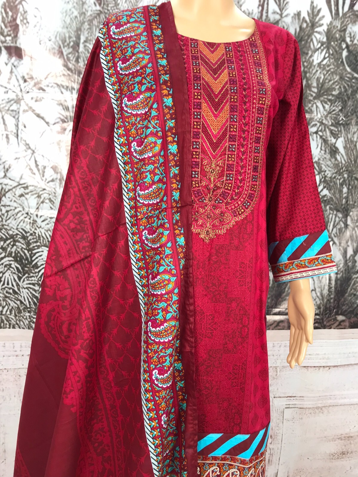 TAWAKKAL MAHRU EMBROIDERED LAWN Collection 3 PIECE SUIT READY TO WEAR