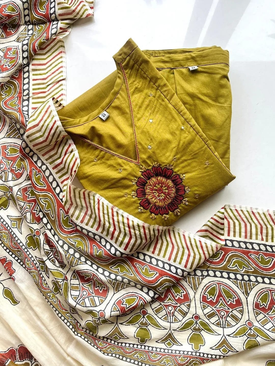 Women’s Dhabu Cotton Kurta Pant Dupatta Set Kutch Embroidery Mirror Work