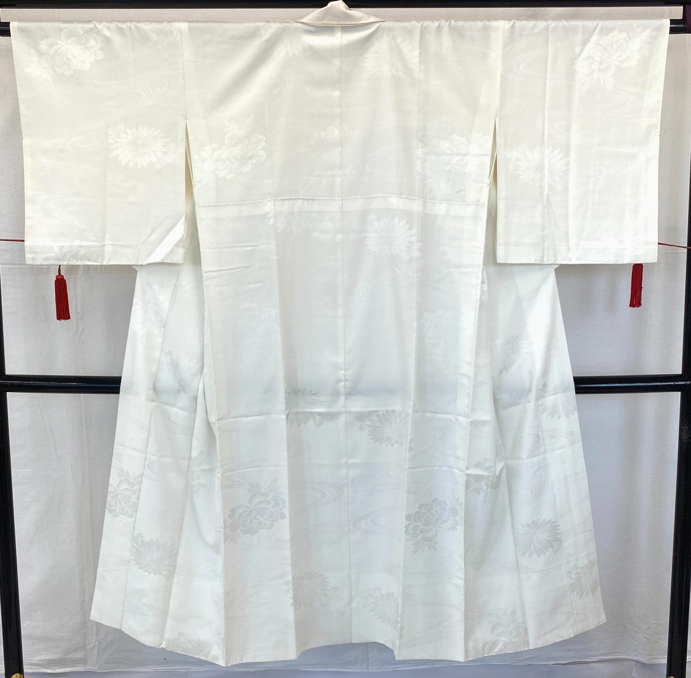 Japanese Vintage Kimono Juban Silk White Traditional Authentic Length 52 in