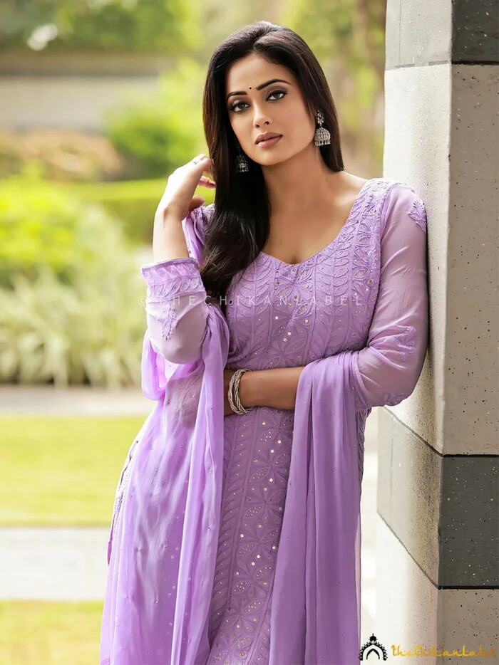 Shweta Tiwari in Lilac Viscose Chikankari Straight Kurta Set with Dupatta