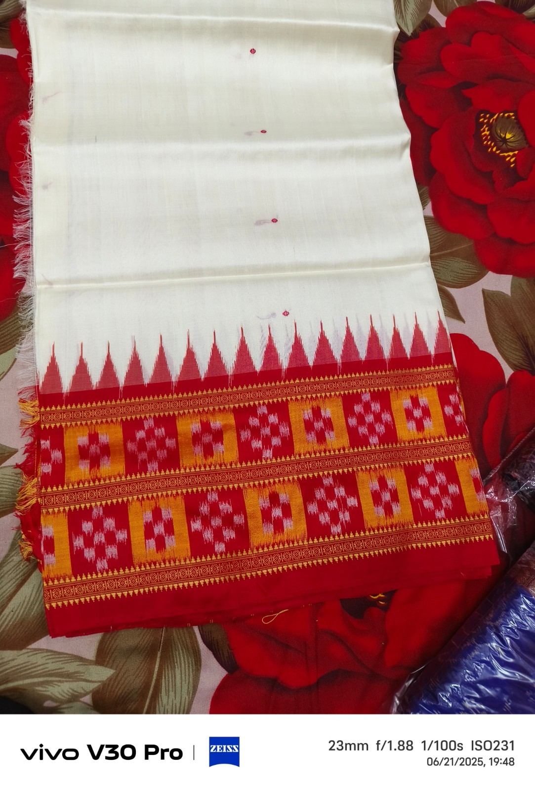 white and red Odisha Sambalpuri Ikat Pure Silk Saree