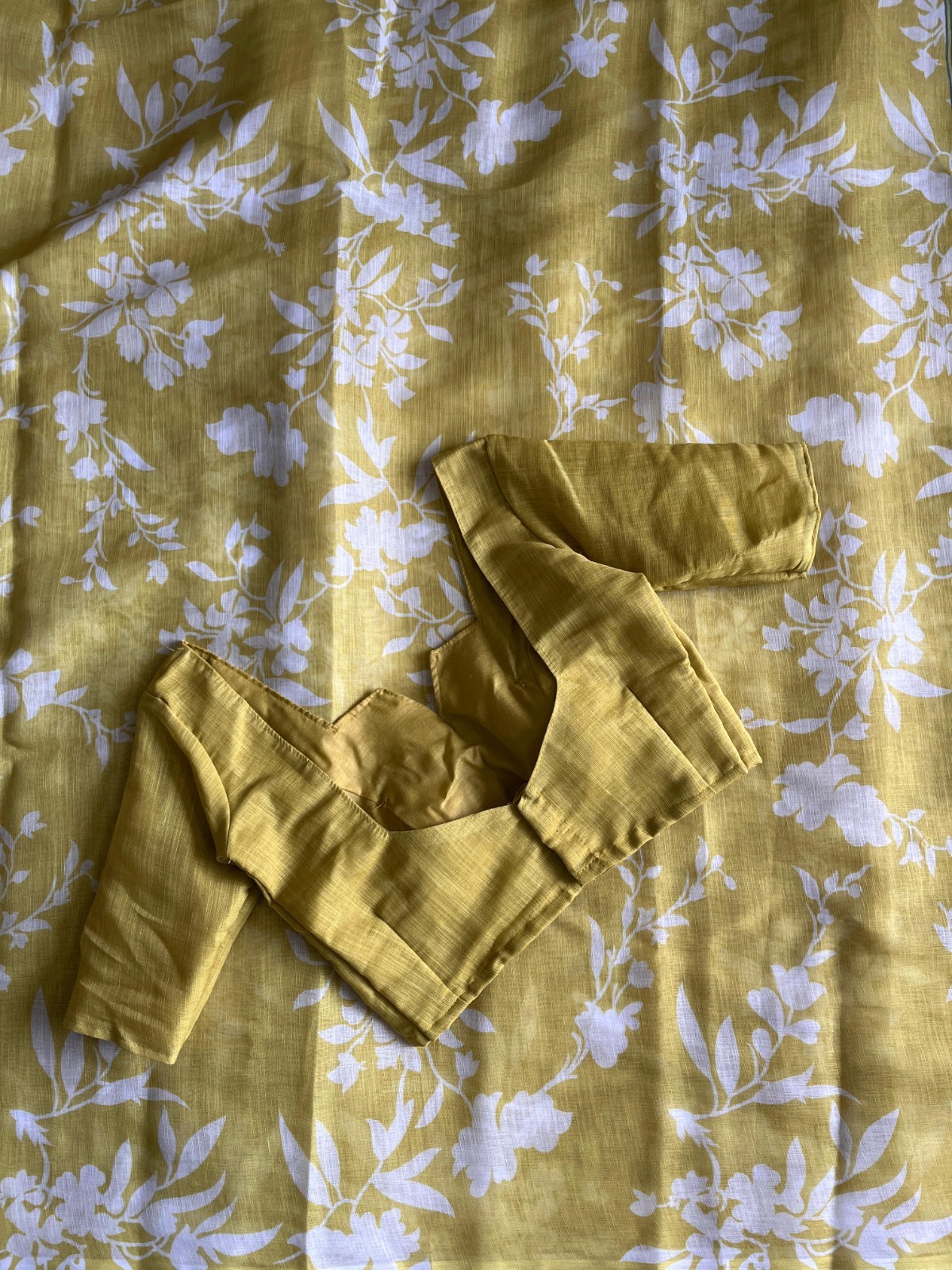 Premium linen saree with elegant print on all over the saree