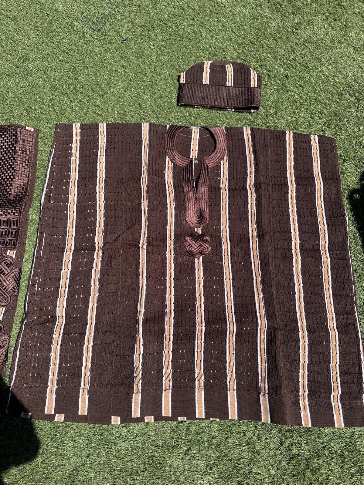 Agbada Dashiki African Men Embroidery Robe 4 Pieces Bazin Shirt Pants Suit Set