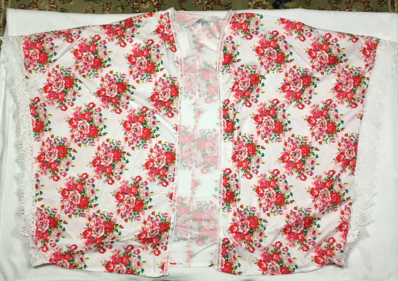 Misslook Red Floral White Kimono 2XL Lace Trim Open Front Women’s Poly Satin