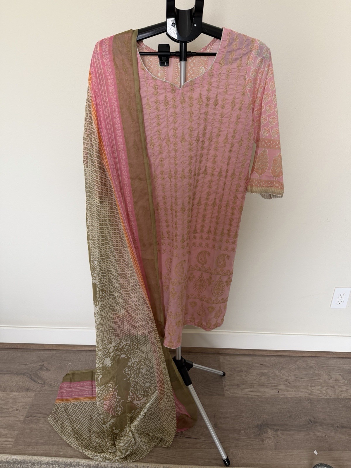 PINK Lawn 3pc Embroidered Pakistani Shalwar Kameez – FREE SHIPPING