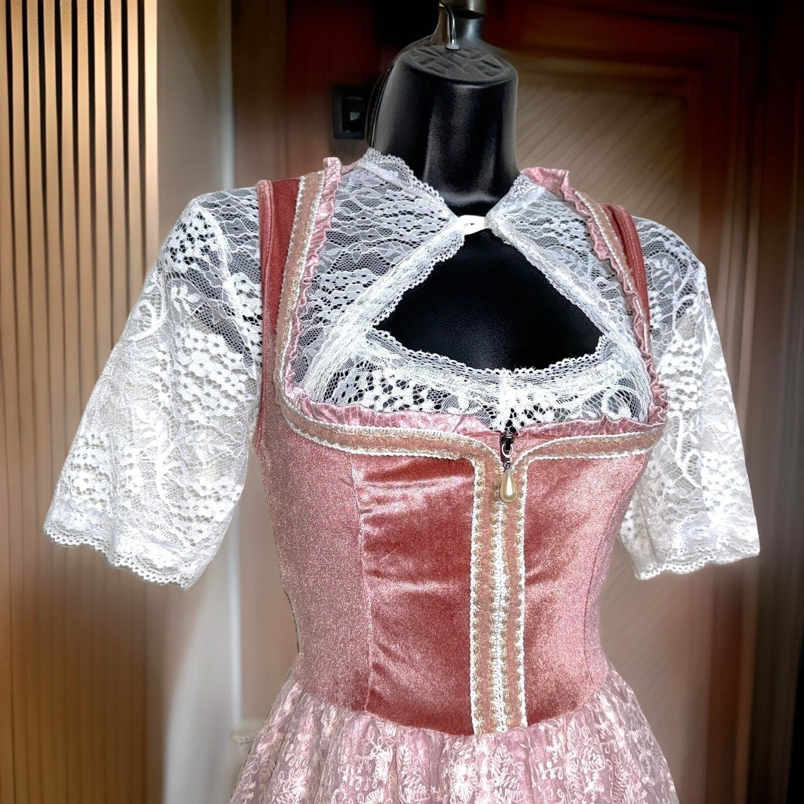 New Medium White Lace Dirndl Blouse High Keyhole Neck Vneck Top Oktoberfest