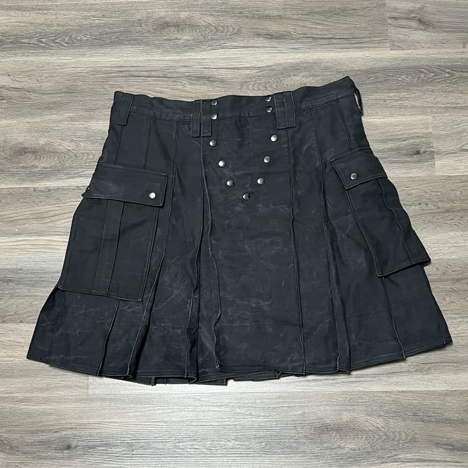Pride Utility Kilt 44 Cotton Black Gray Cargo Pockets Snap Closure Pleated Goth