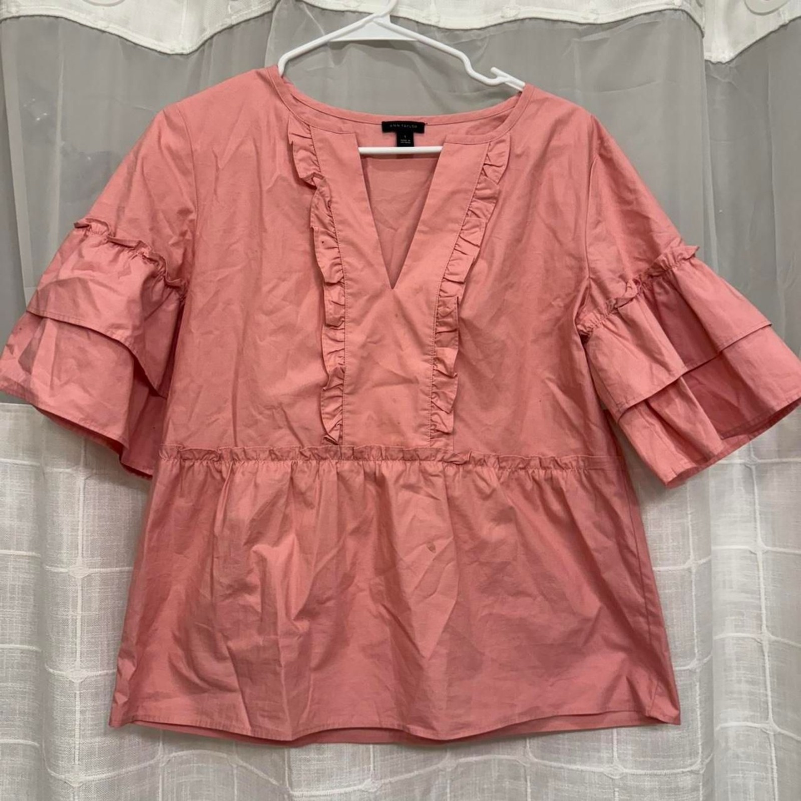 Ann Taylor Pink Ruffle Sleeve Peplum Blouse Women’s Small Feminine Workwear