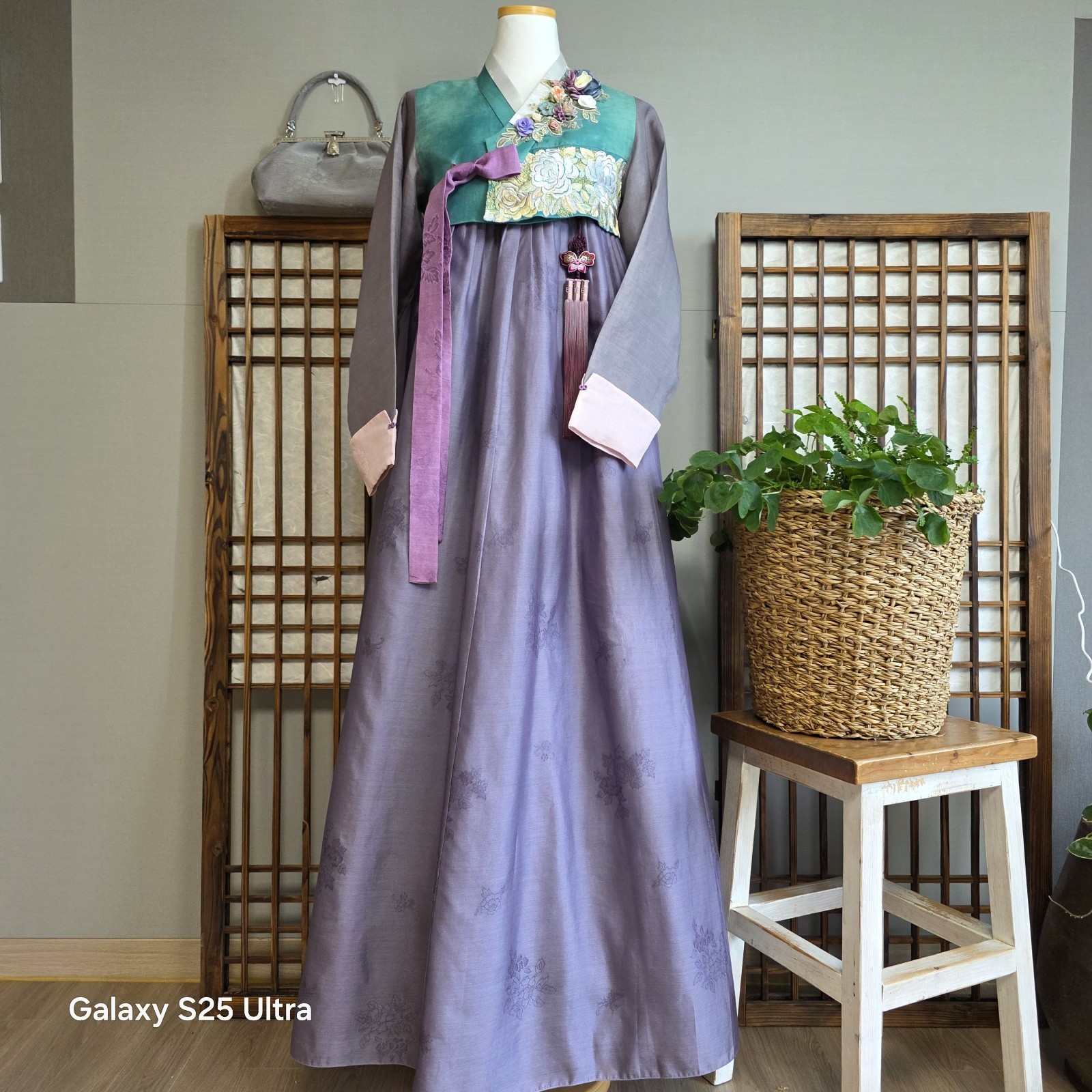 Excellent condition Korean Women Hanbok Set Emerald Green Jeogori Lavender Chima