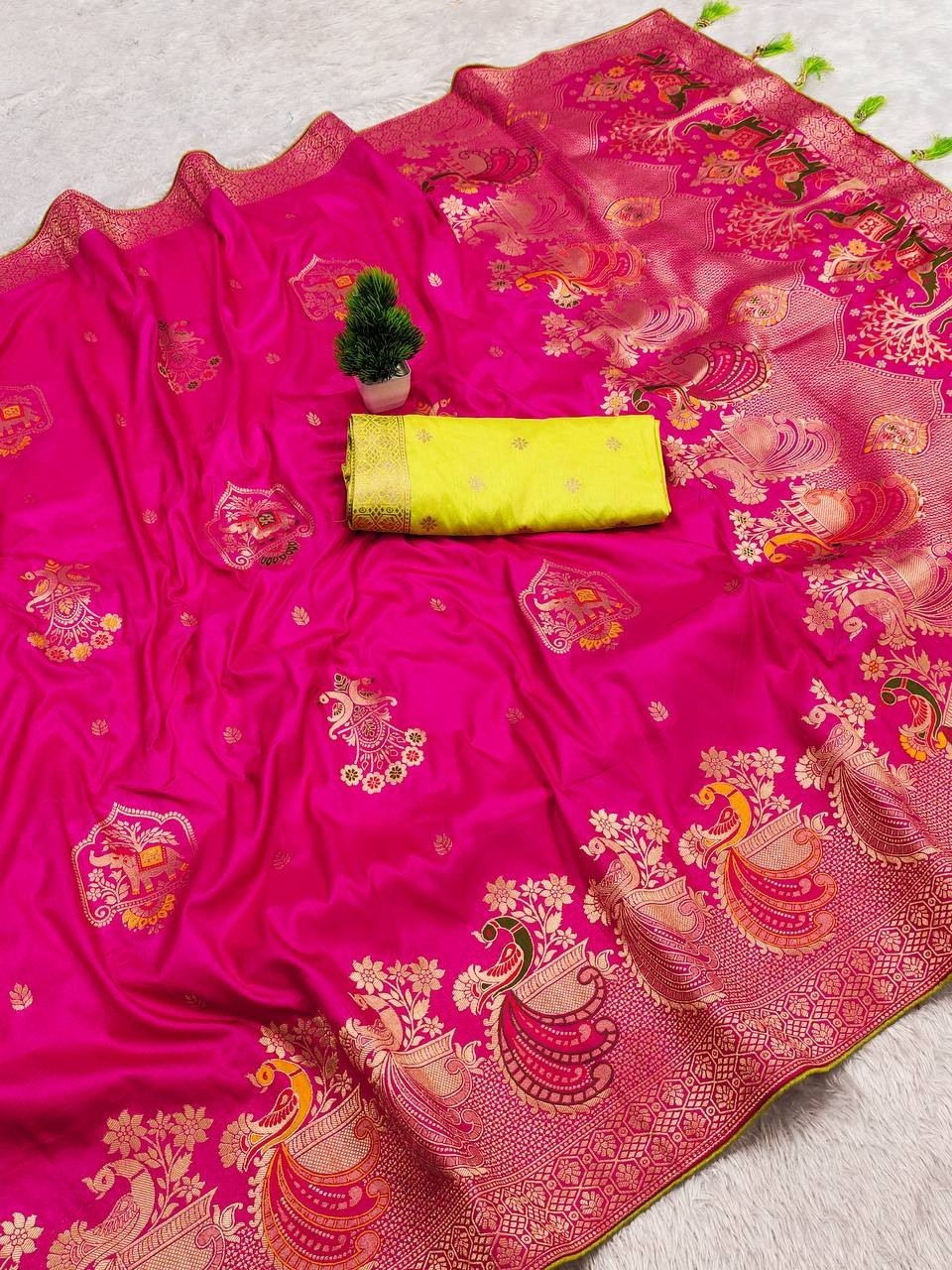 New Arrival Viscose Dolla Silk Saree With Blouse For Wedding & Party Wear