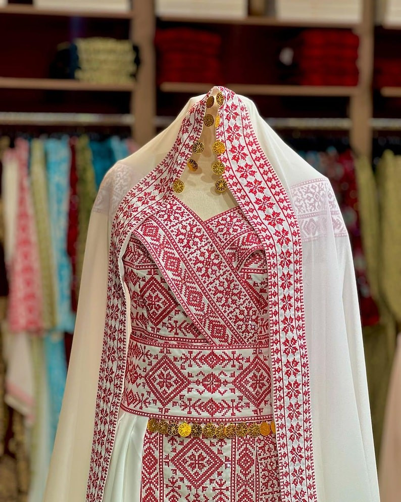 Exquisite Traditional Thobe with Handmade Tatreez and Coordinating Shawl