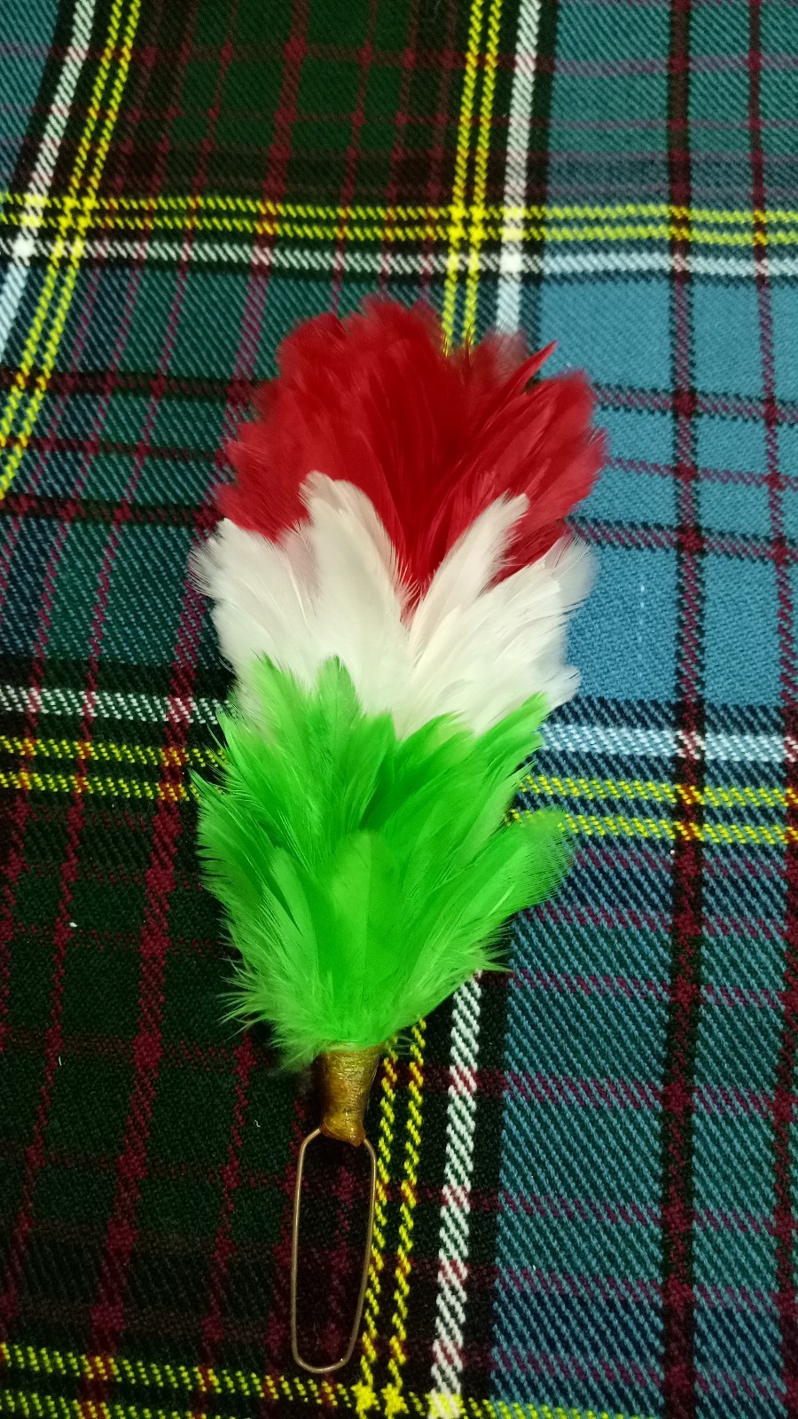 Feather Plume Hackle Red White Irish Green Glengarry Cap/Balmoral Hat Hackles 6″