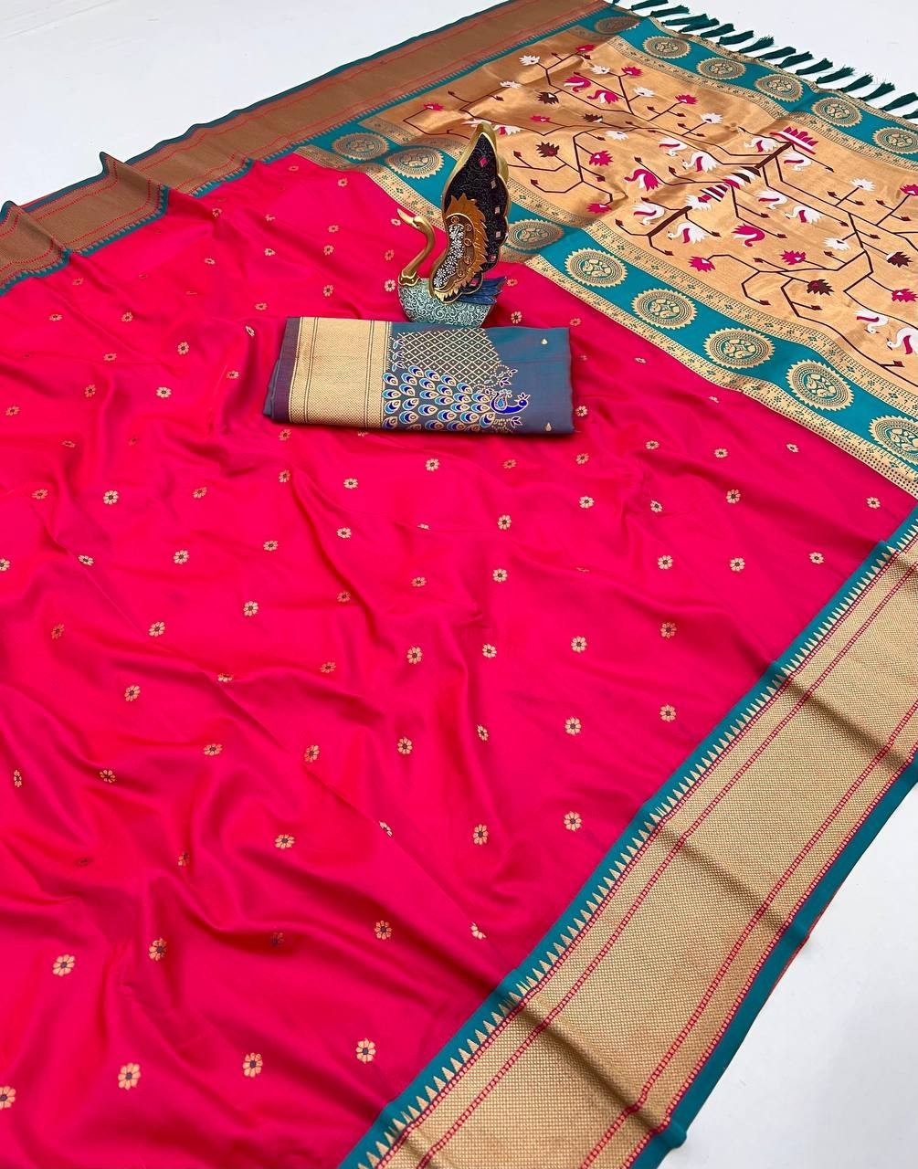 Designer Paithani Silk Saree With Contrast Pallu & Golden Zari Work Party Wear