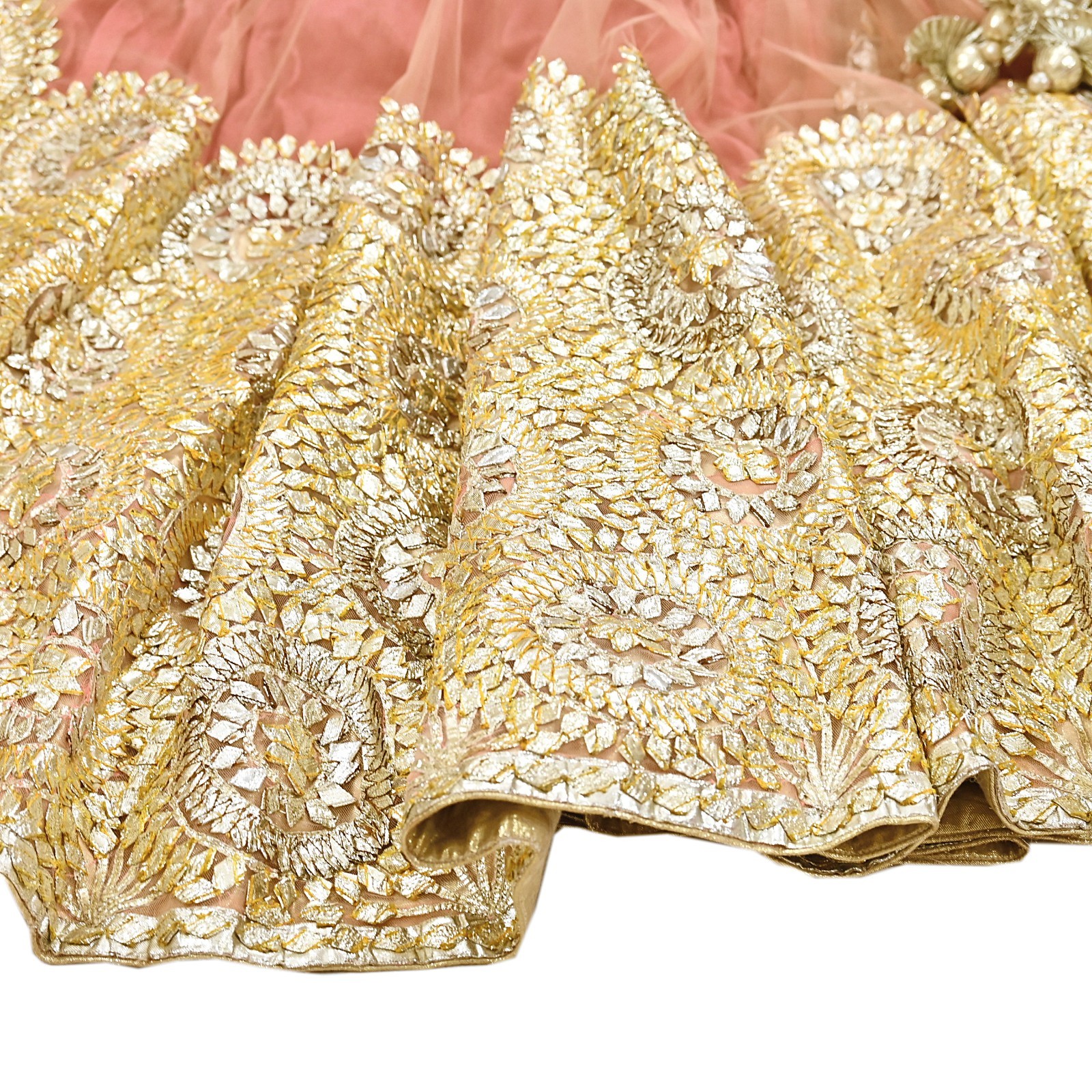 Pre-Owned Designer Abu Jani Hand Embroidered Peach Net Lehenga Skirt gota patti