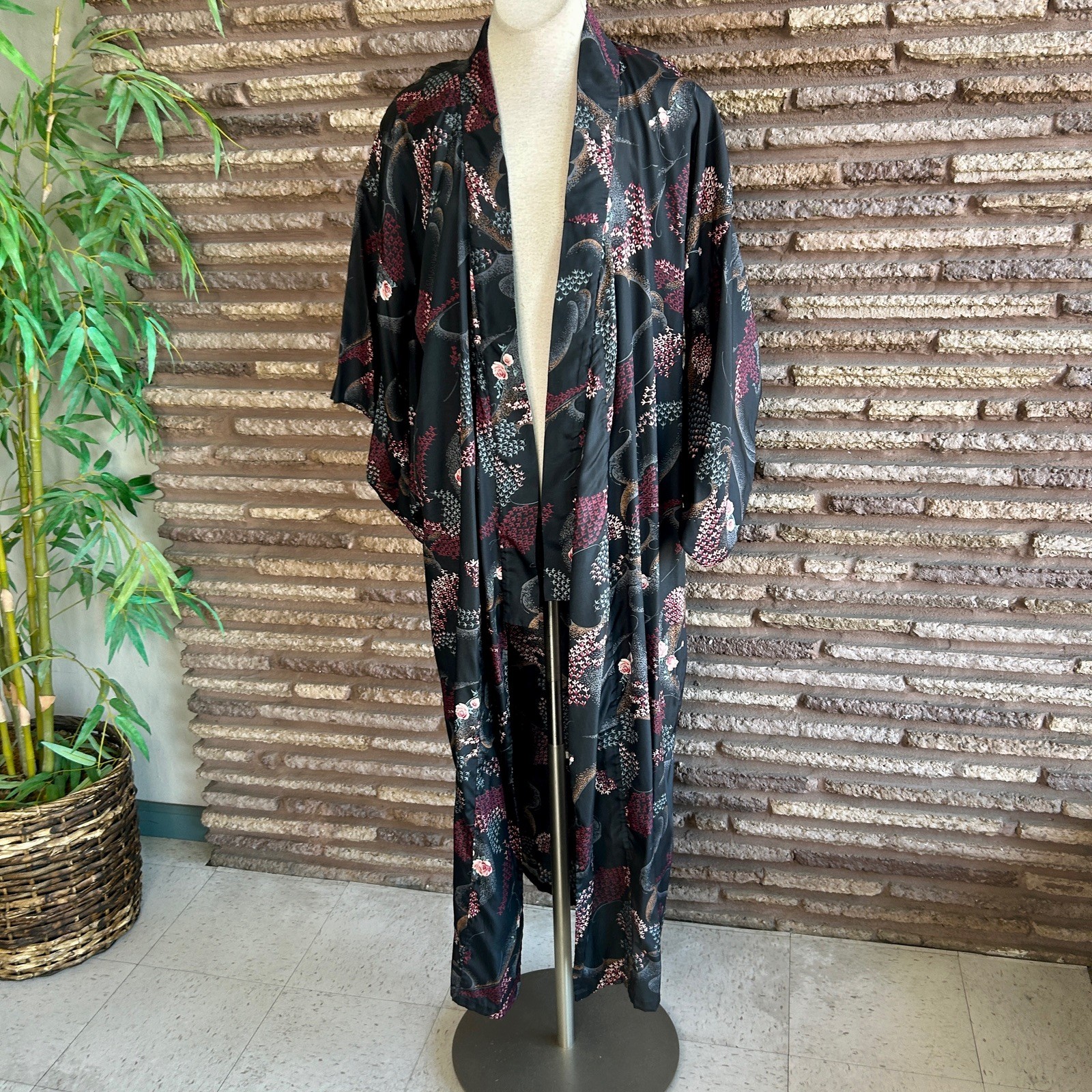 Japanese Vintage Kimono Robe Black Wisteria Rose Floral 