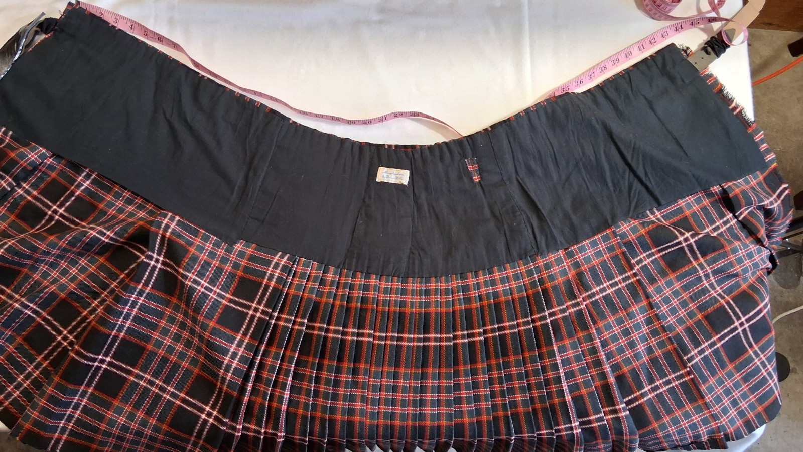 Donna Willy Tartan Kilt & Robert Mackie Glengarry Hat Scottish Dress Outfit Set