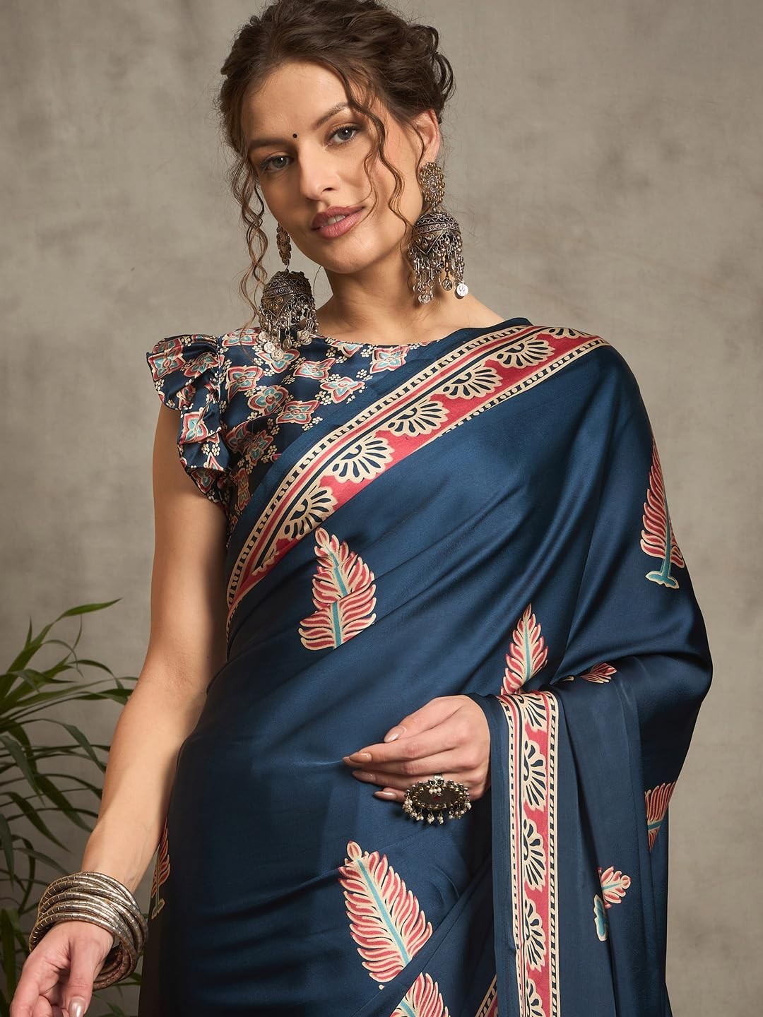 Women’s Pure Crepe Striped Printed Saree With Unstitched Blouse Piece