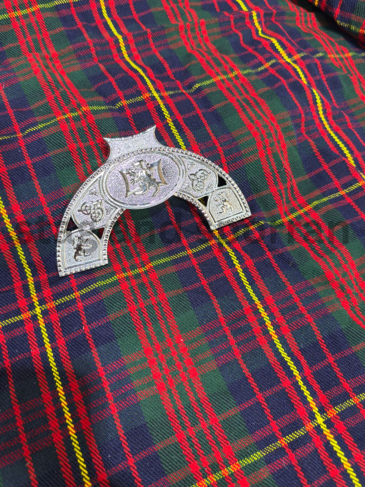 Lion Rampant Cantle Chrome and Antique 4 Piece Set