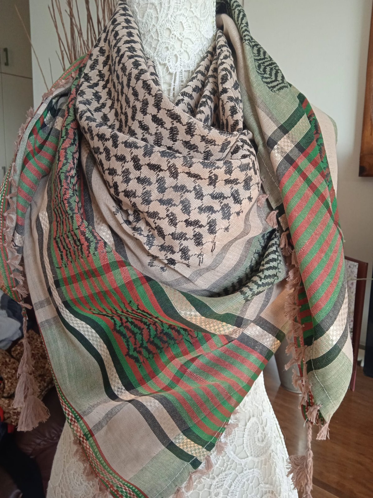 5-Piece Palestinian Gift Box Set – Abaya, Kufiyyeh Scarf, 2 Clutches & Necklace