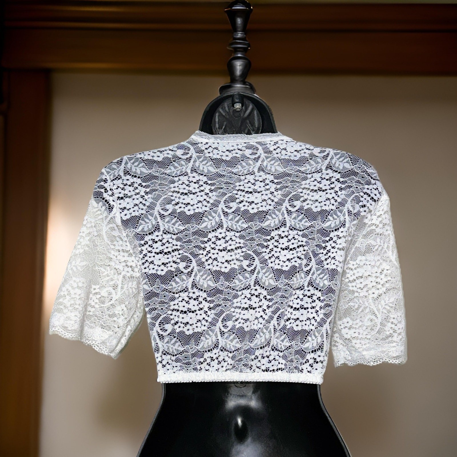 New 2XL White Lace Dirndl Blouse High Keyhole Neck Vneck Top Shirt Oktoberfest