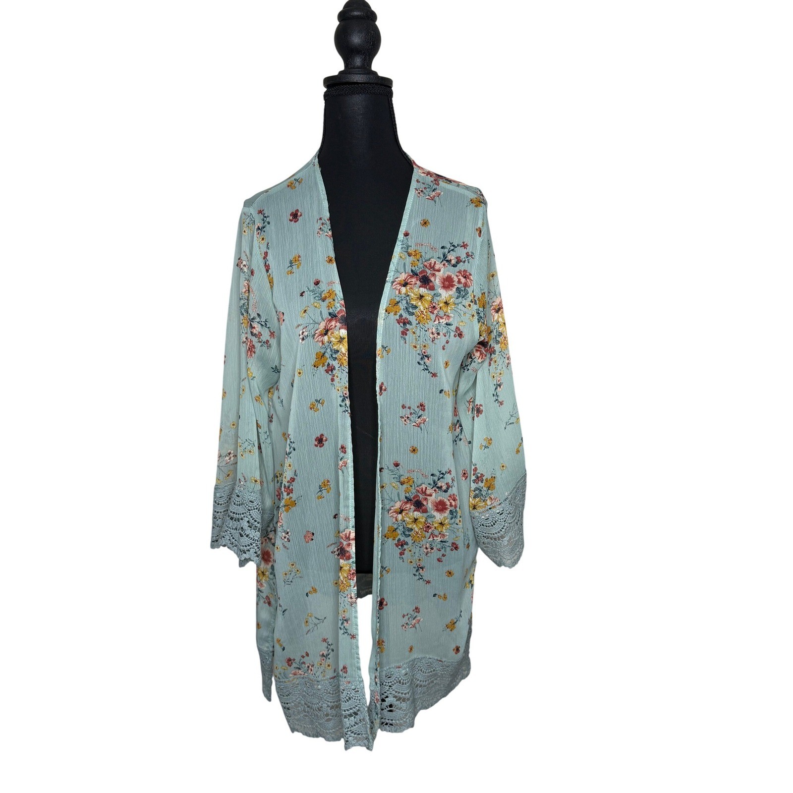 altar’d state Sage Green Floral Kimono Crochet Lace Trim Size Medium Fairy