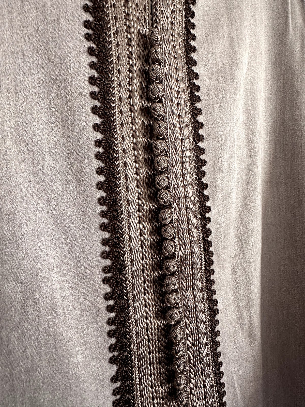 Elegant Men’s Moroccan Jellaba – Light Grey with Brown Sfifa Embroidery
