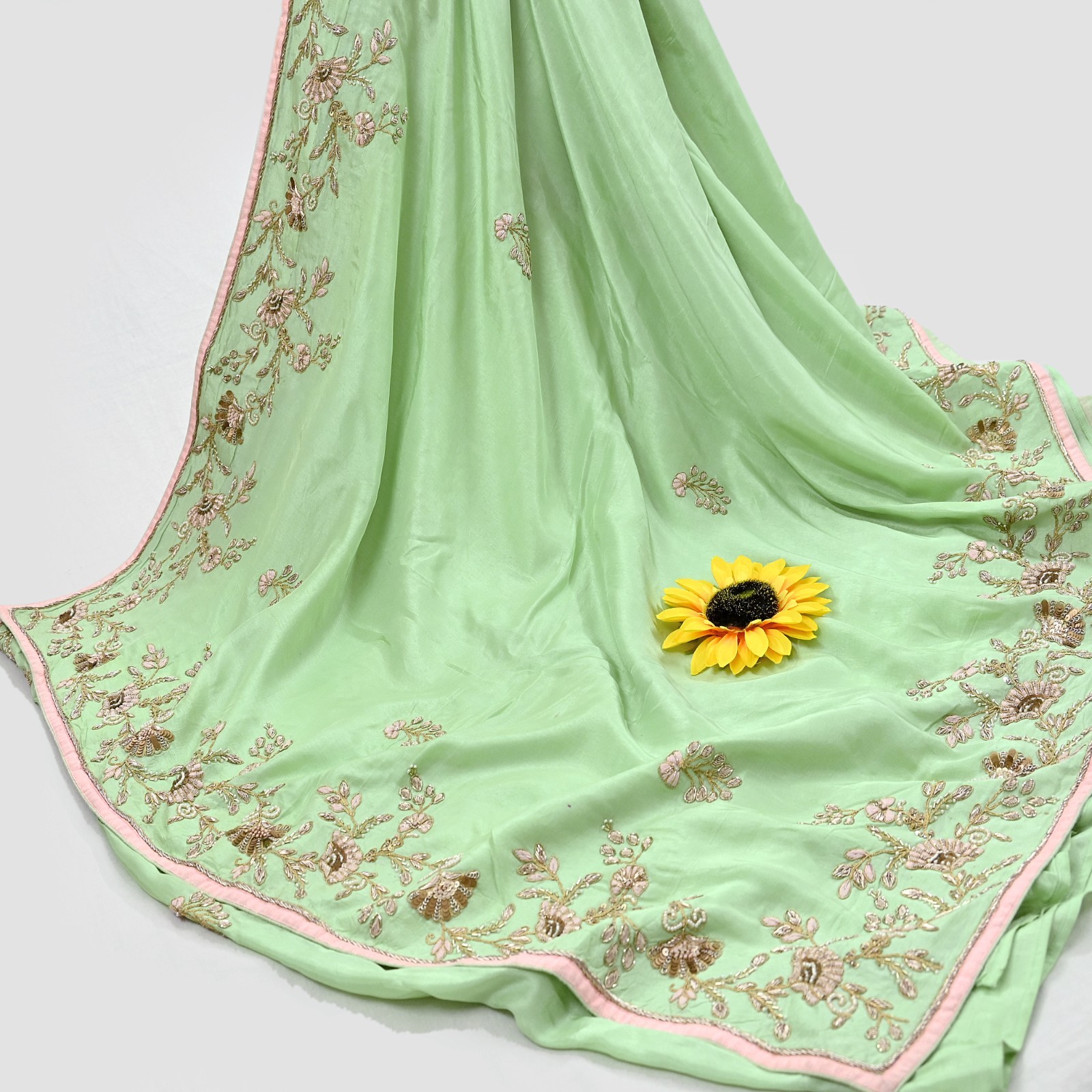 Pre-owned Sari Green Pure Chanderi Silk Hand Embroidered Anamika Khanna saree
