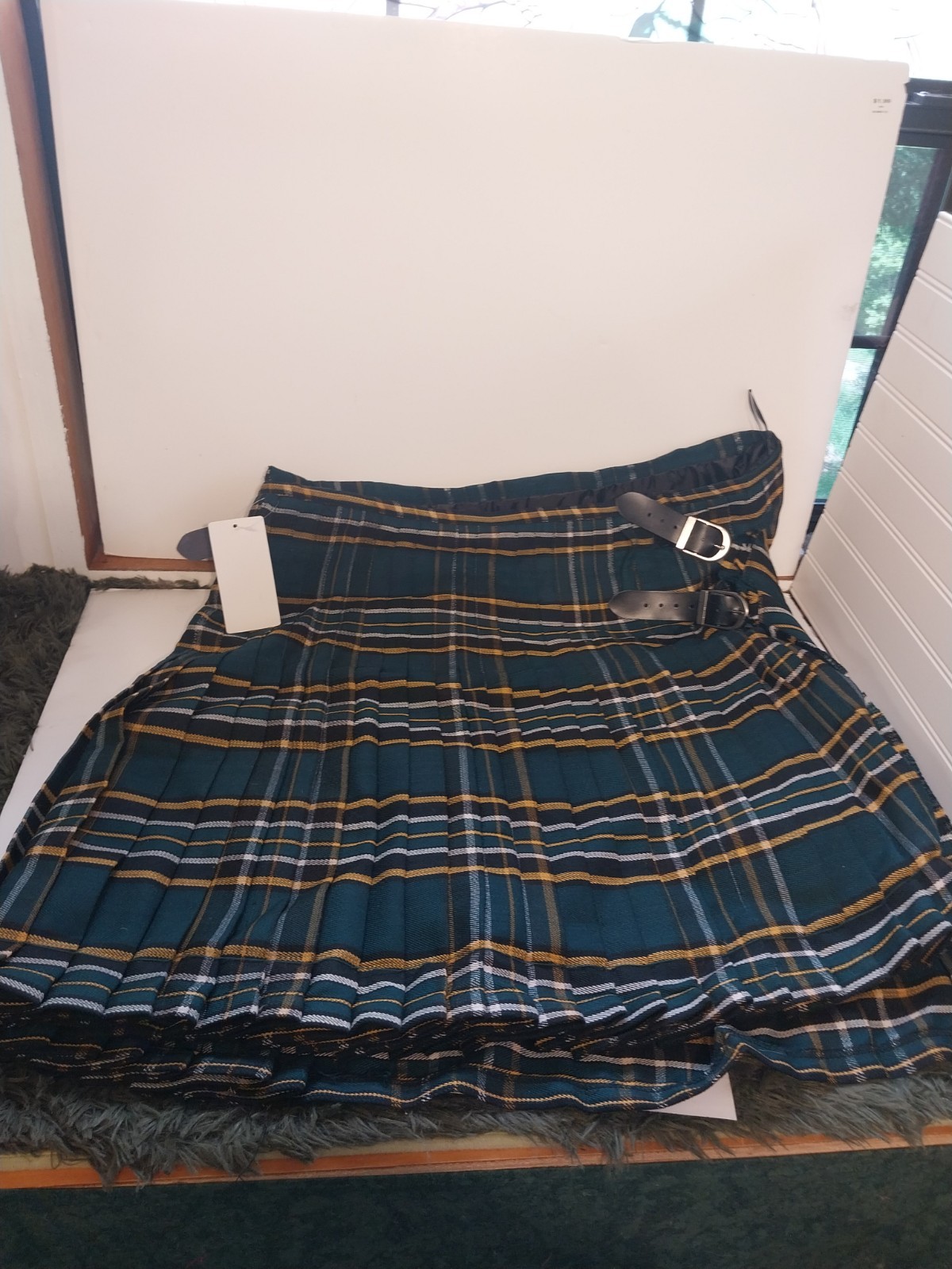 Highland Redstone 8-yard Men’s Irish Heritage Tartan Kilt – Polyviscose – 46/48