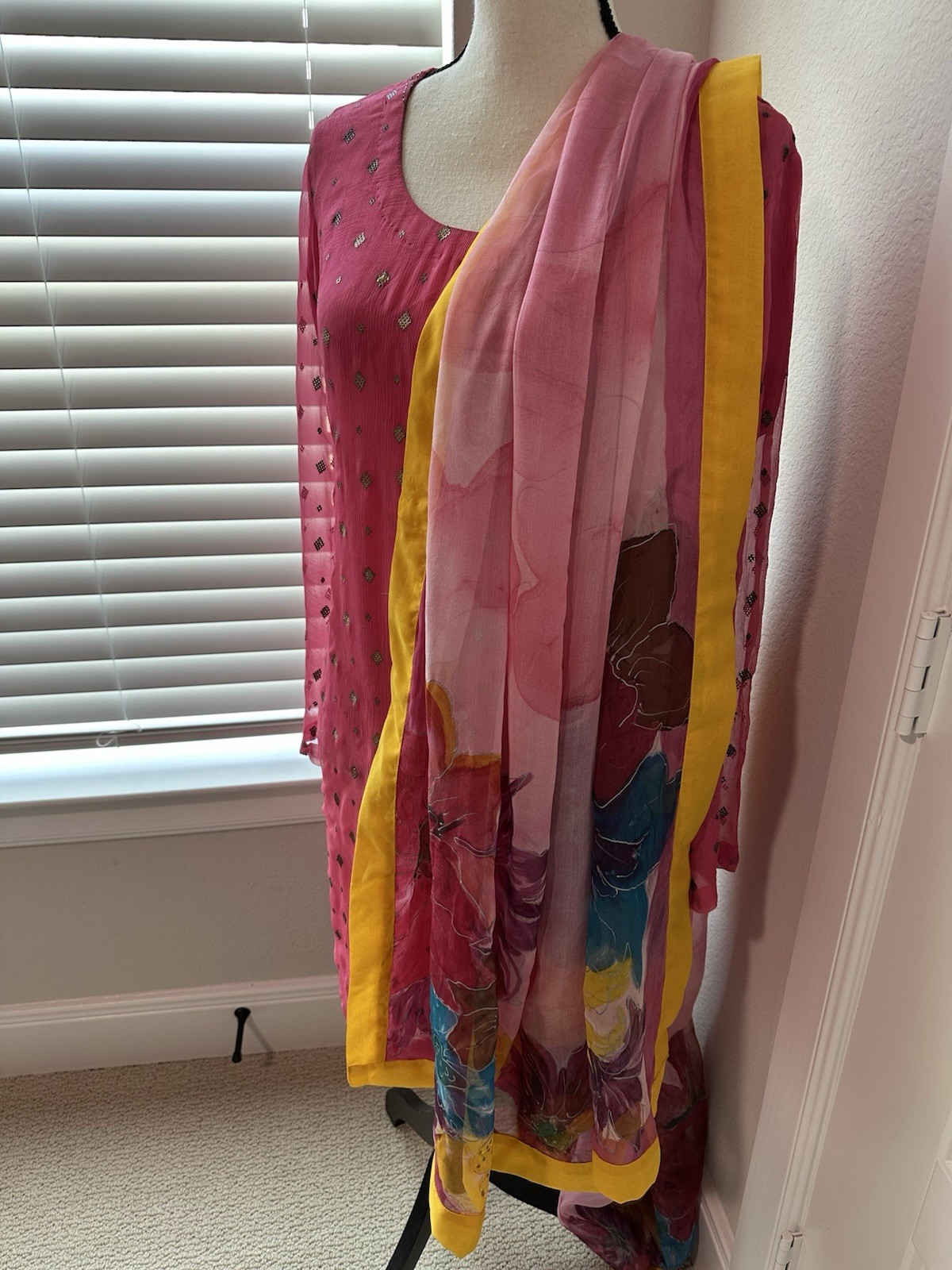 Designer Pakistani luxury collection. Size medium to large Worn Just Ones