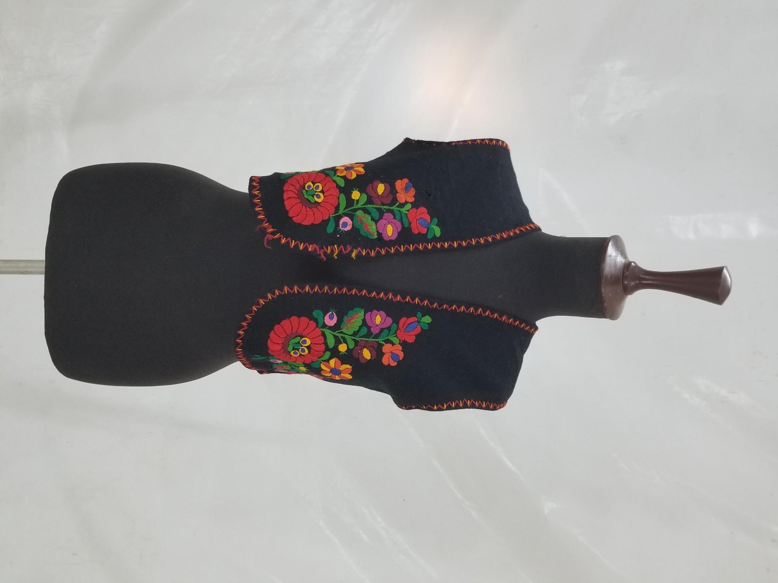 Vintage Traditional 1950s Hungarian Embroidered Wool Vest L:18, B:18, S:14 in