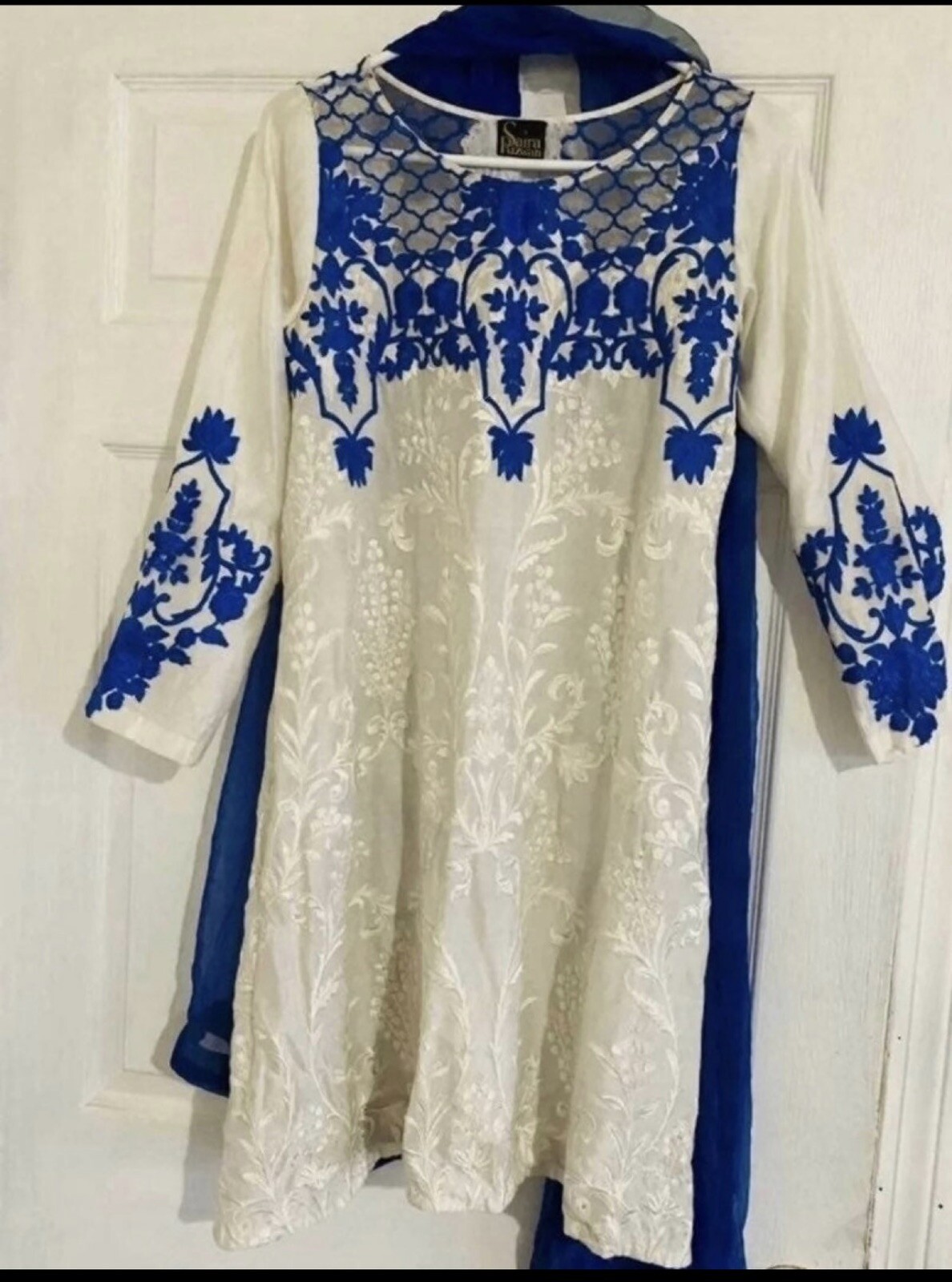 Pakistani Fancy Dress Party Wears , Stitched 3 piece suit.